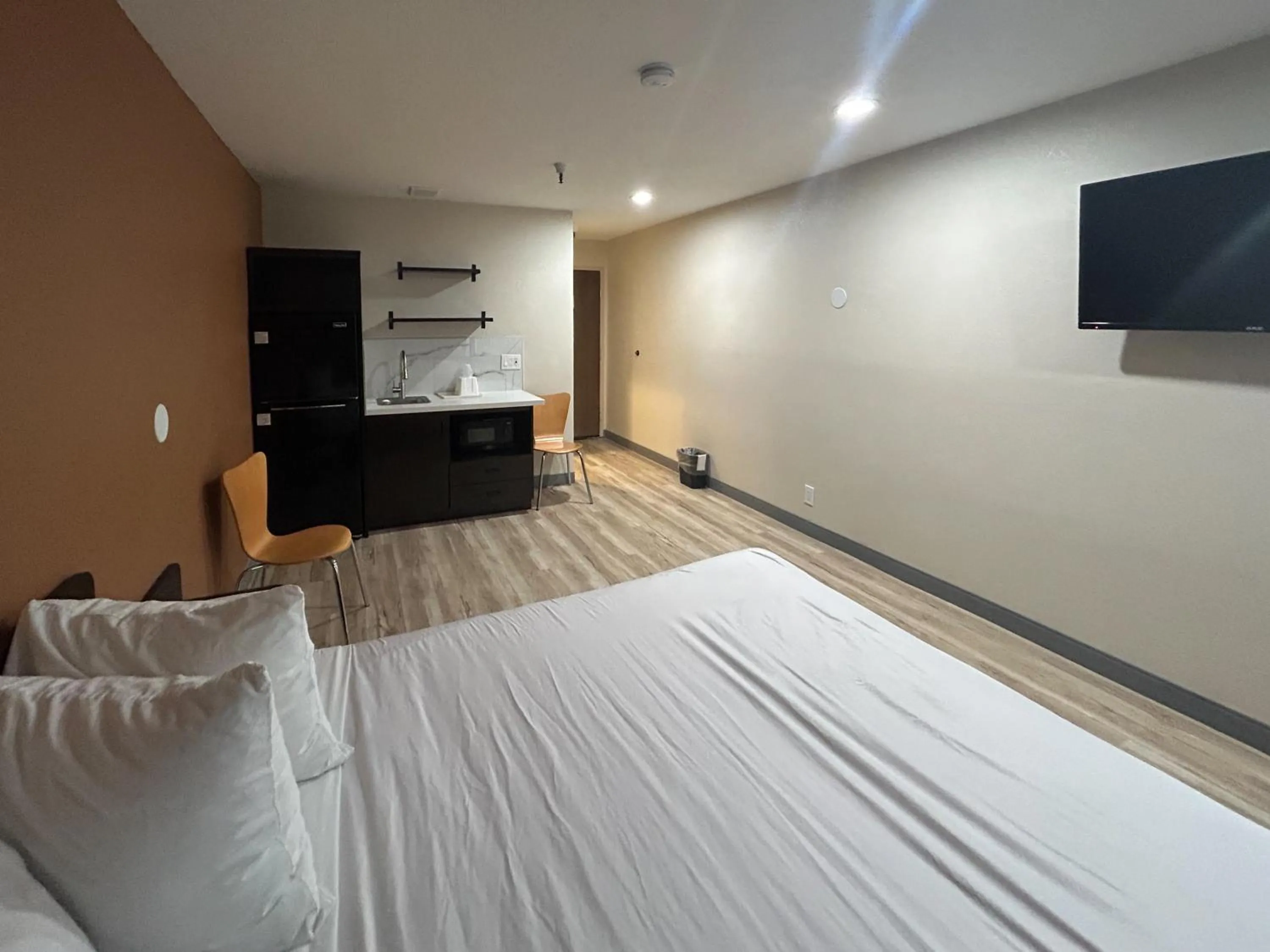 Photo of the whole room, Bed in Studio 6 Suites Cameron Park, CA Folsom