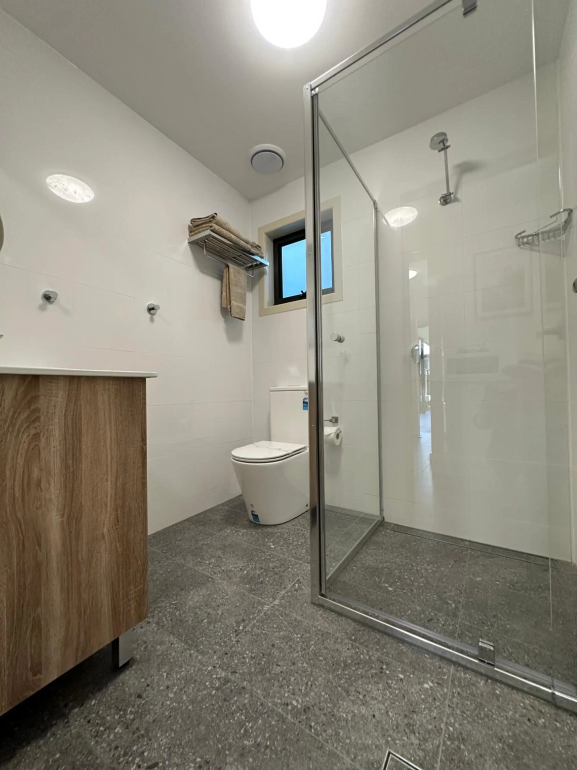 Shower in Travellers Motor Village