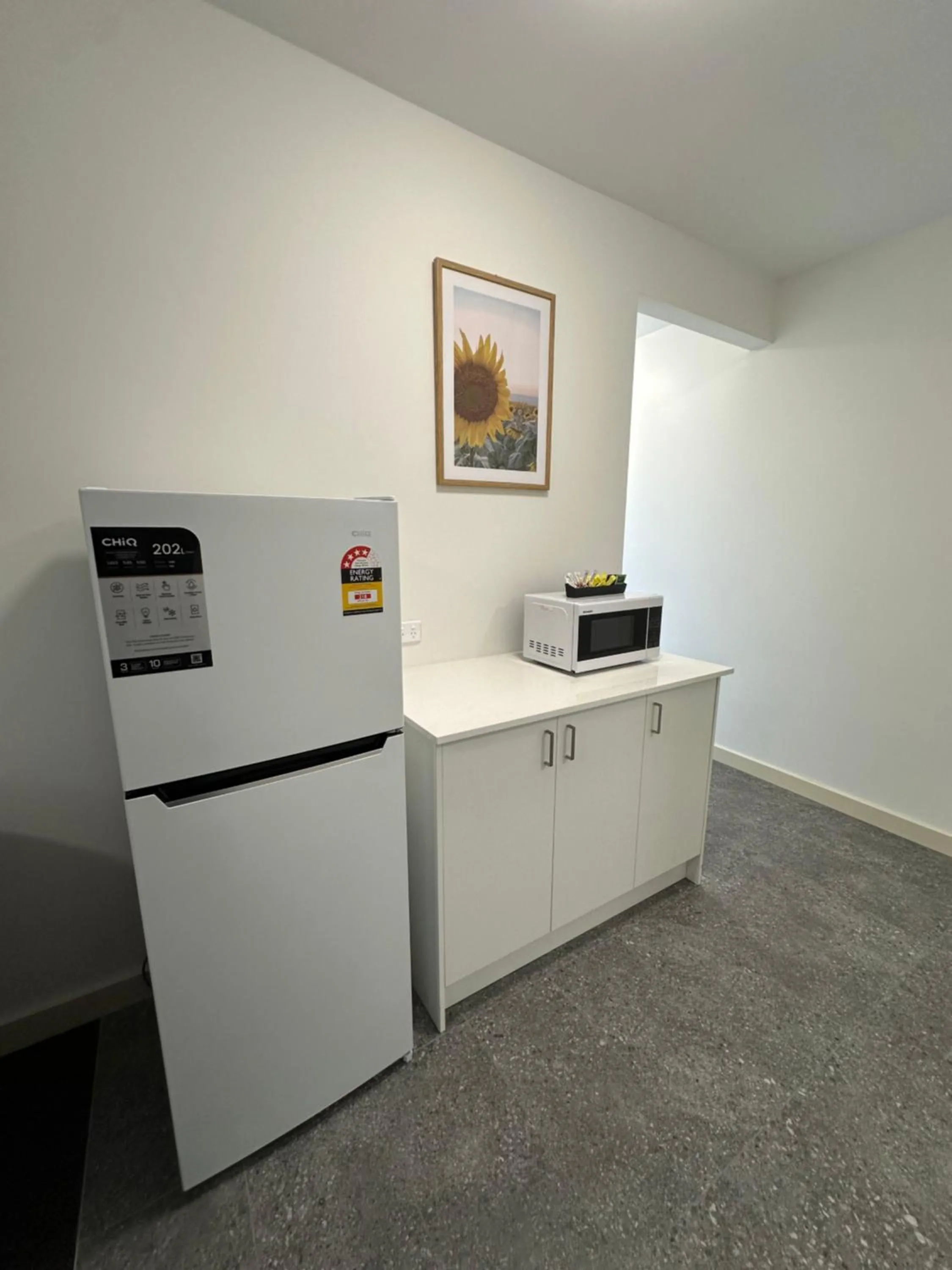 microwave in Travellers Motor Village