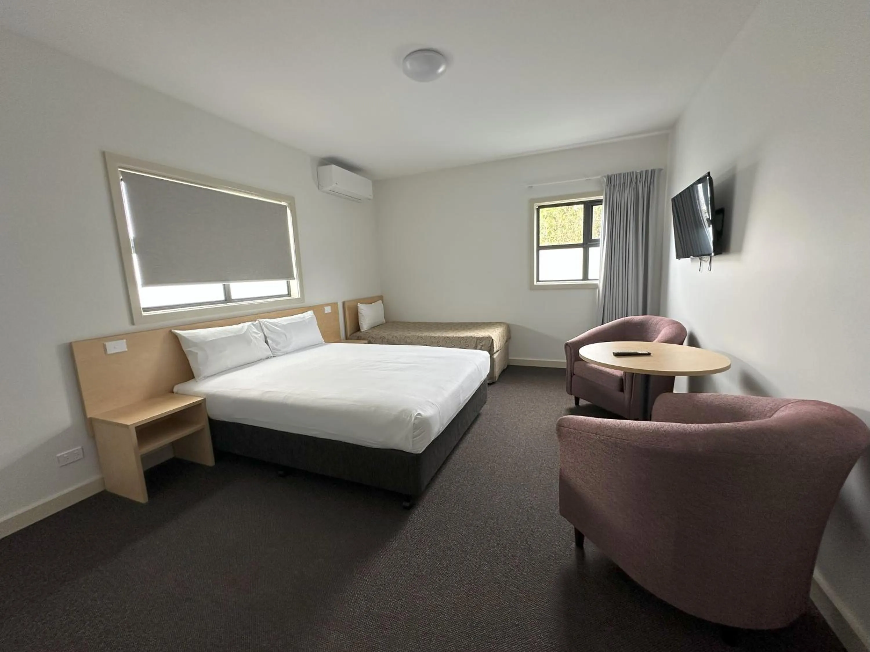 View (from property/room), Bed in Travellers Motor Village