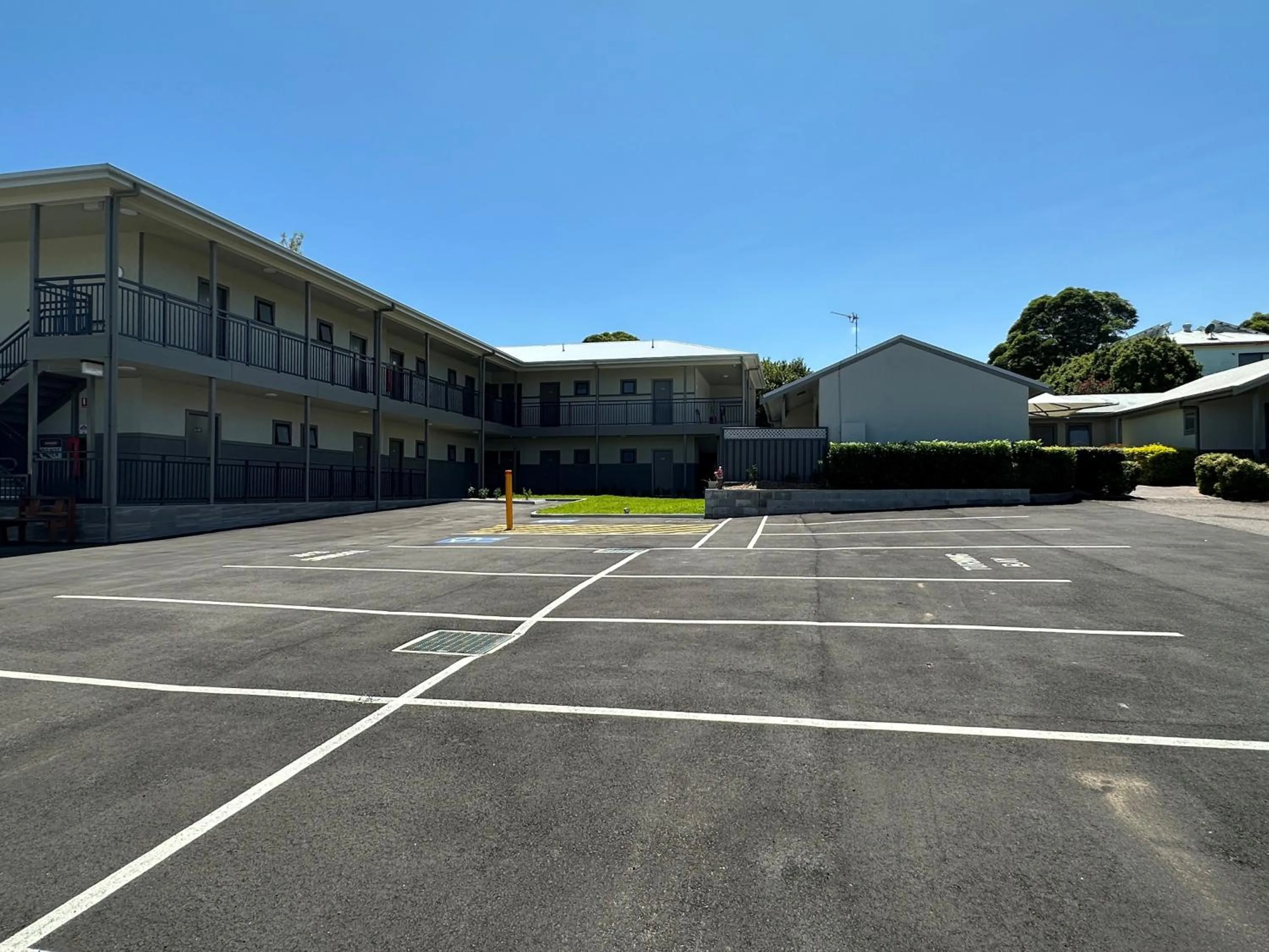 Parking in Travellers Motor Village