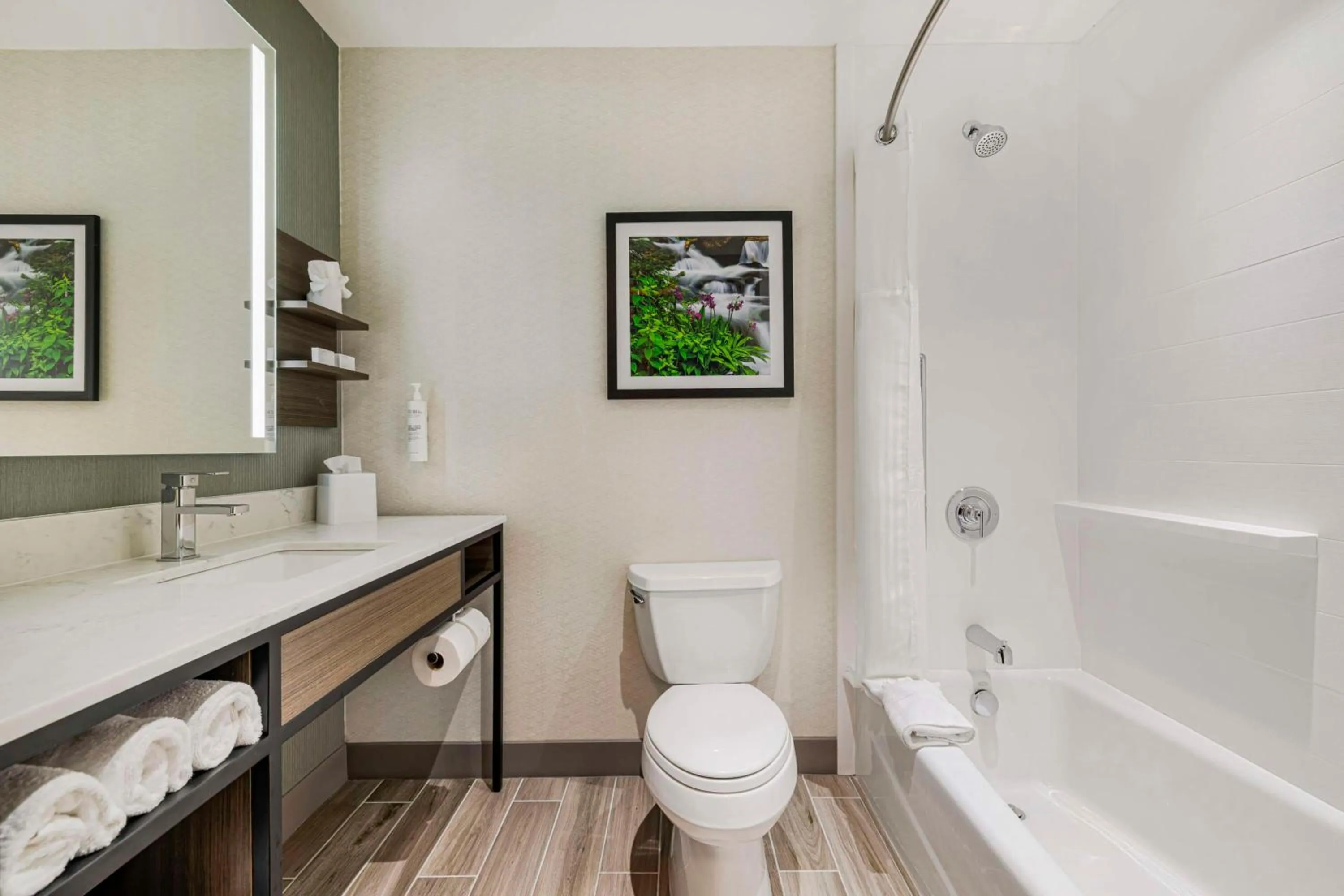 Bathroom in Hilton Garden Inn Colorado Springs Airport