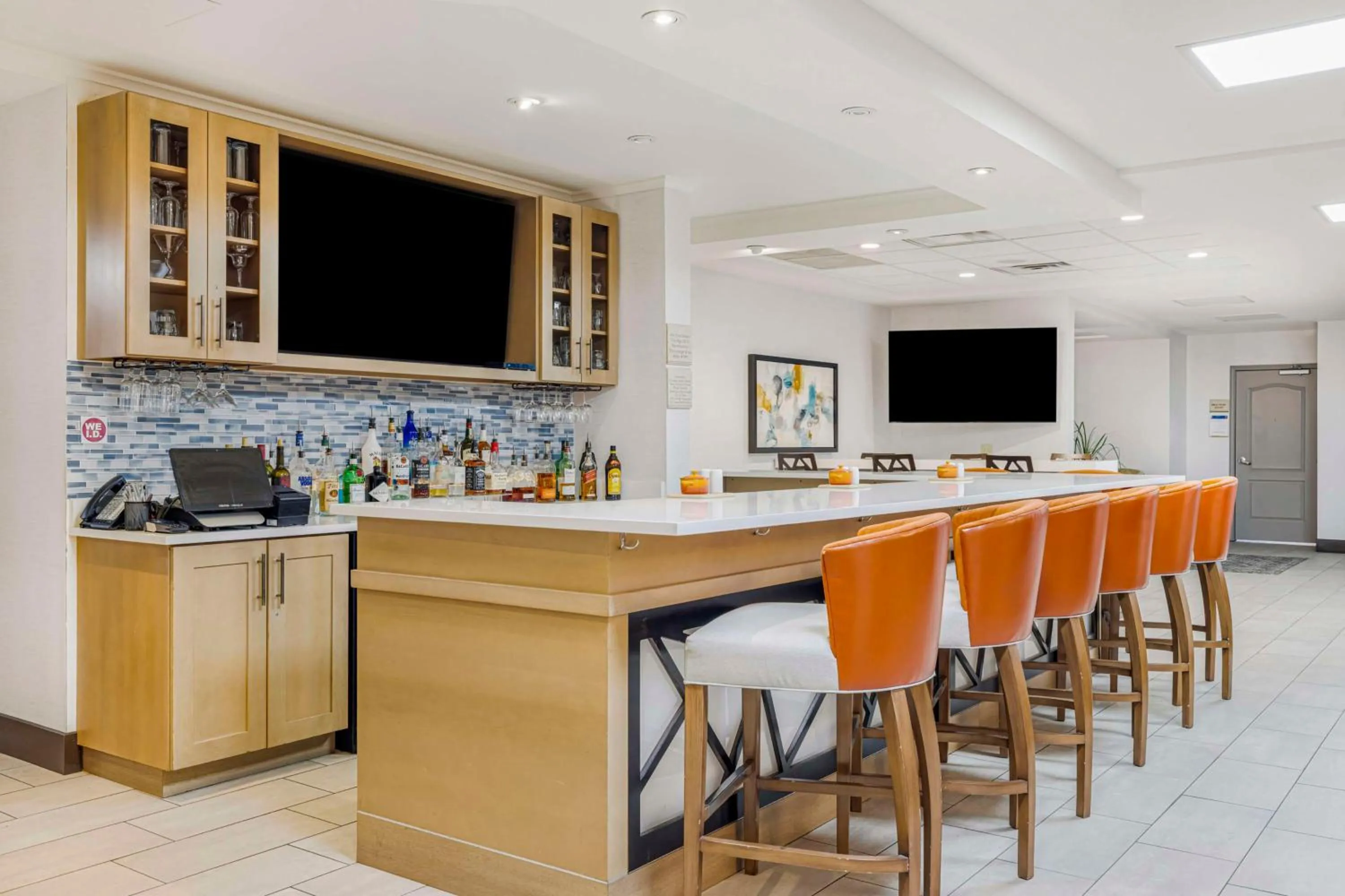 Lounge or bar in Hilton Garden Inn Colorado Springs Airport