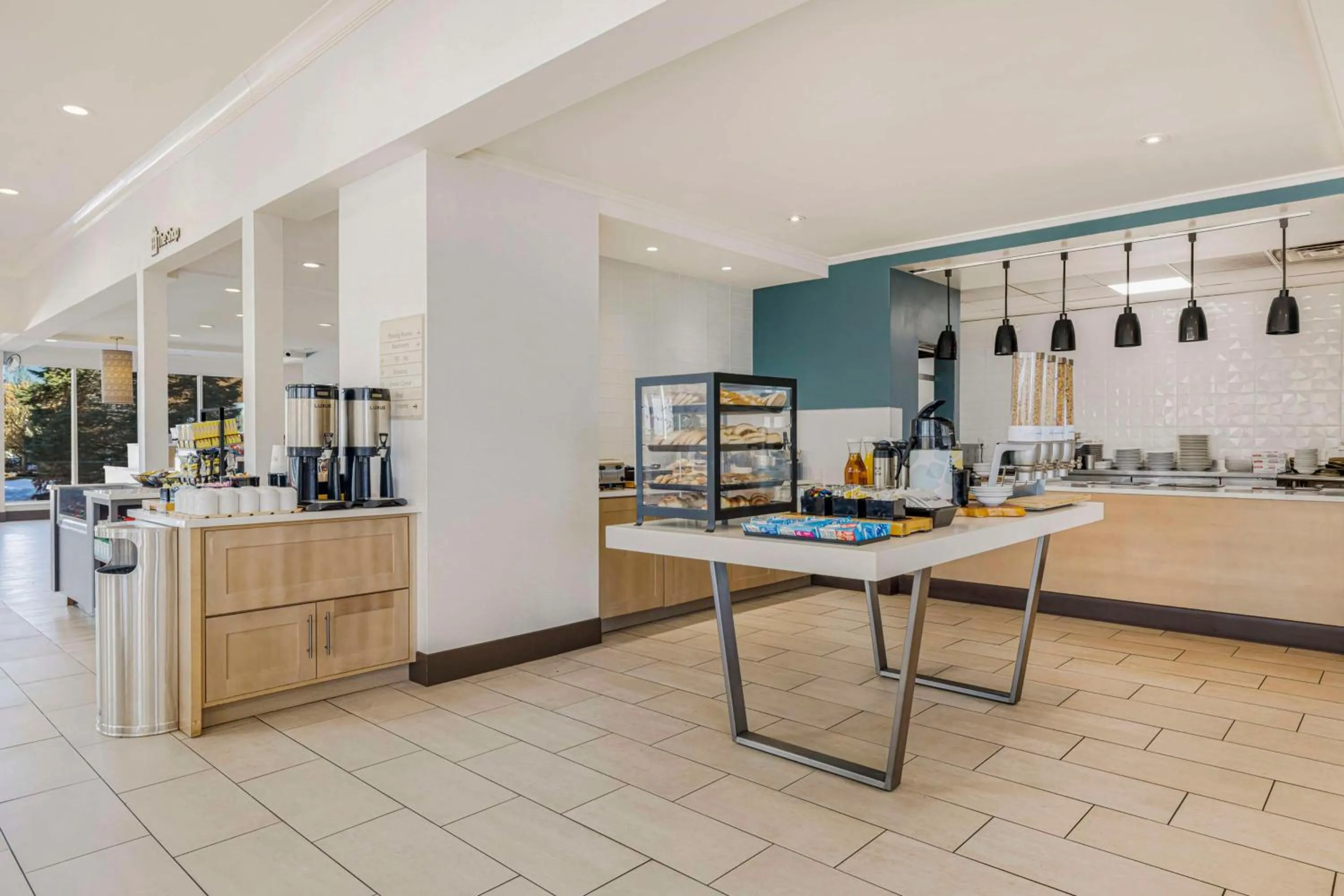 Breakfast in Hilton Garden Inn Colorado Springs Airport