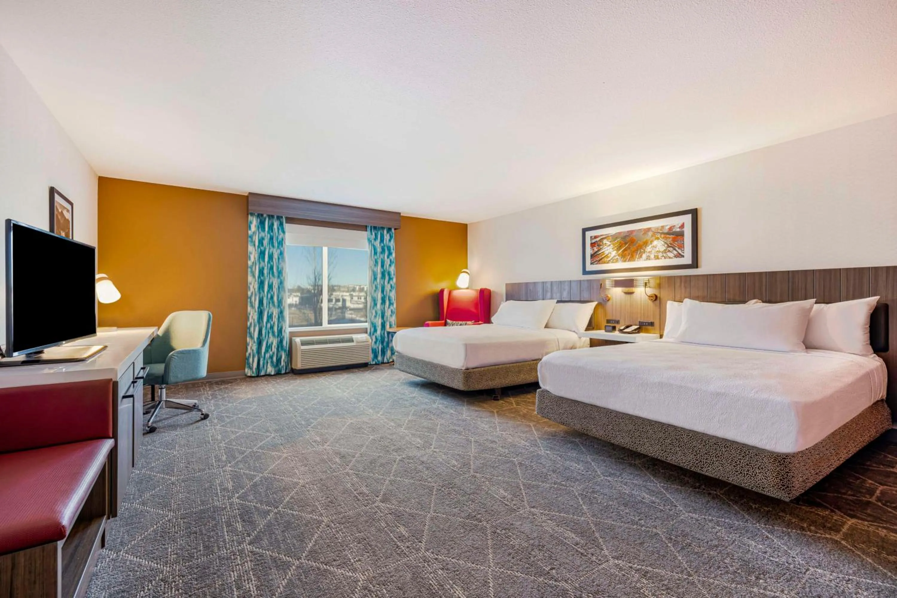 Bed in Hilton Garden Inn Colorado Springs Airport