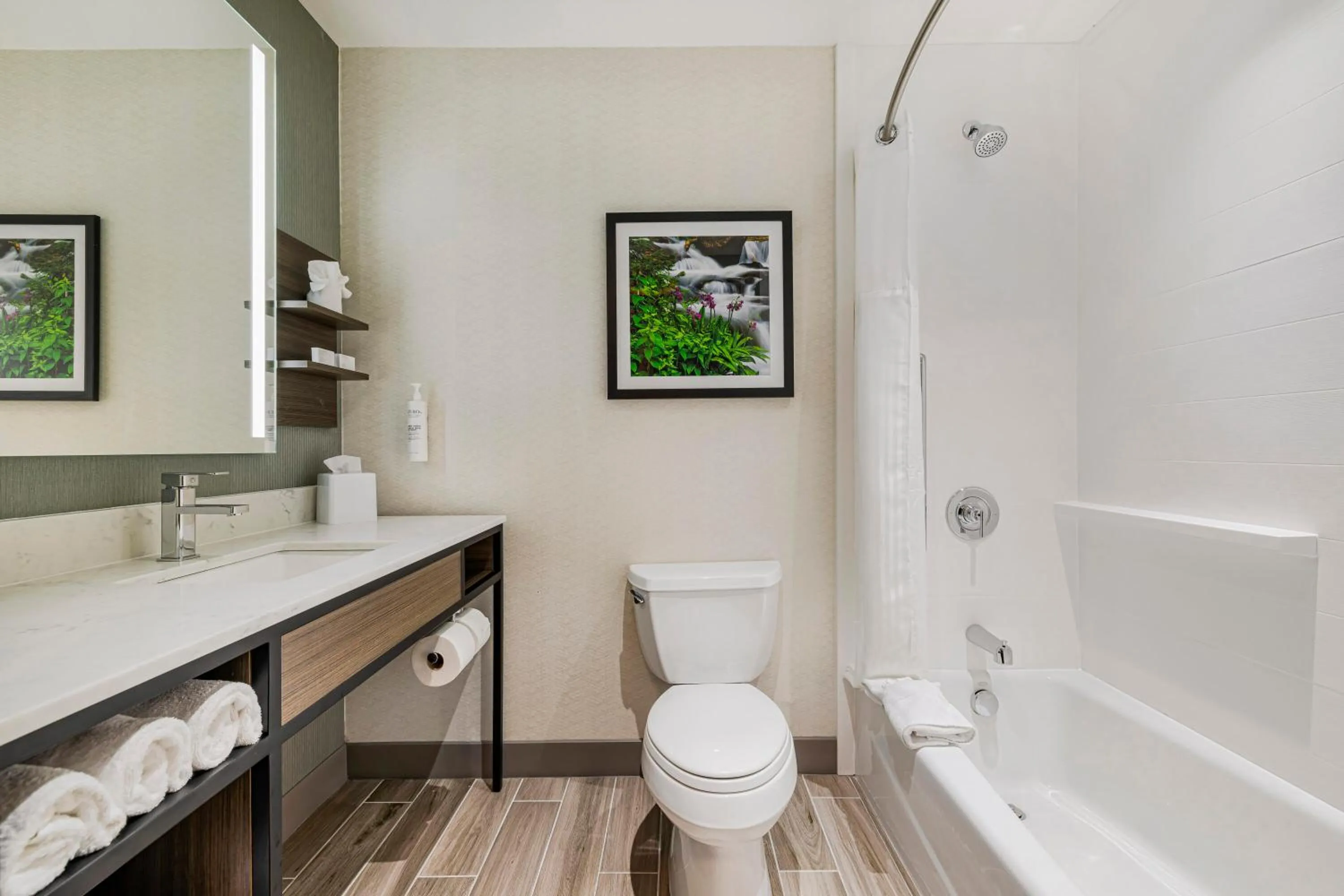 Shower in Hilton Garden Inn Colorado Springs Airport