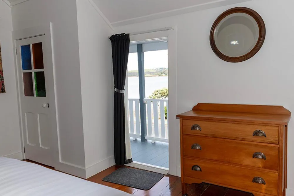 Bed in The Old Oak Boutique Hotel