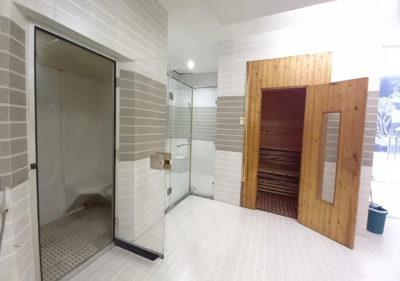 Shower in Khai Hoan Apartment Hotel