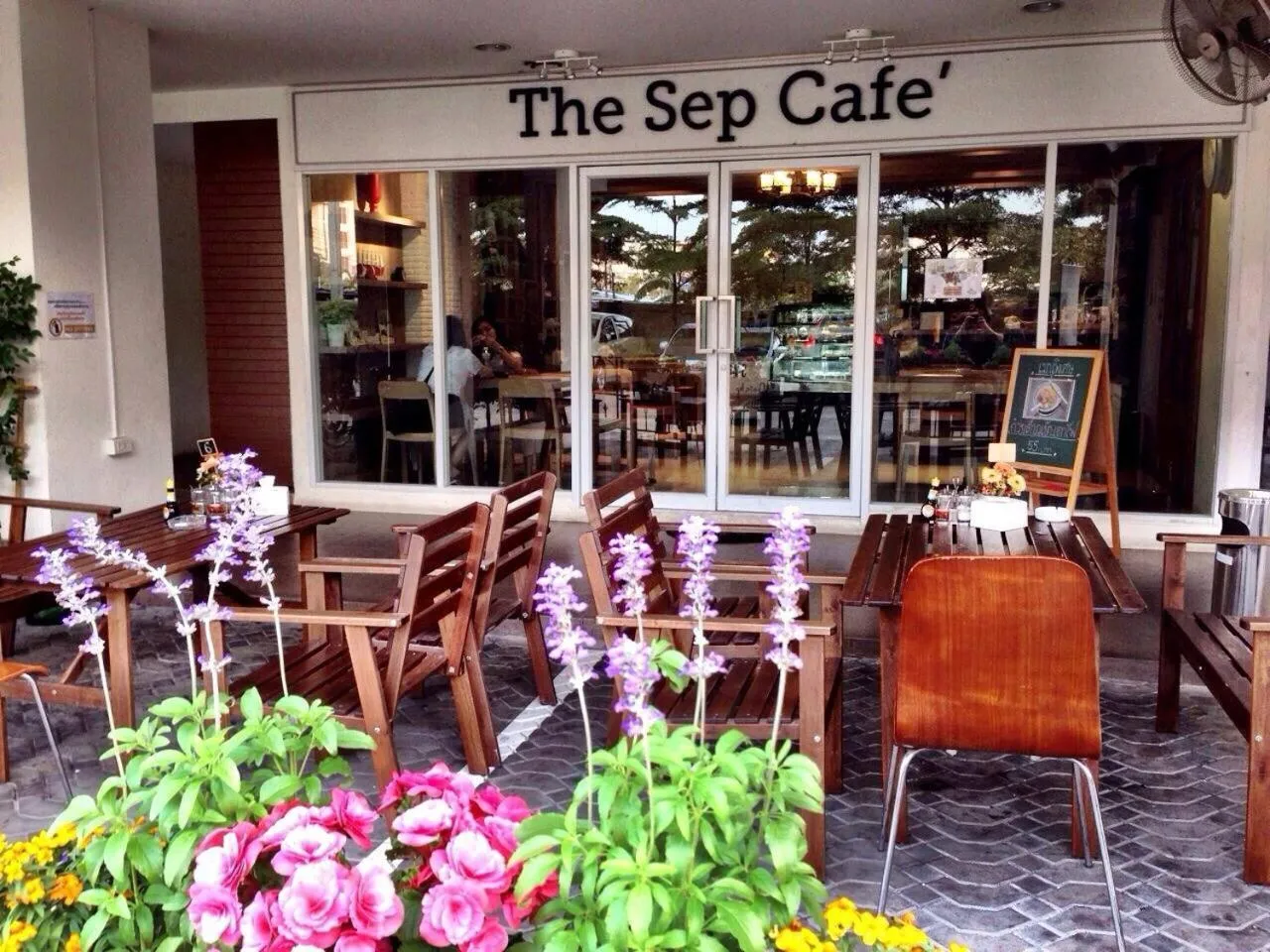 Restaurant/places to eat in The September Salaya