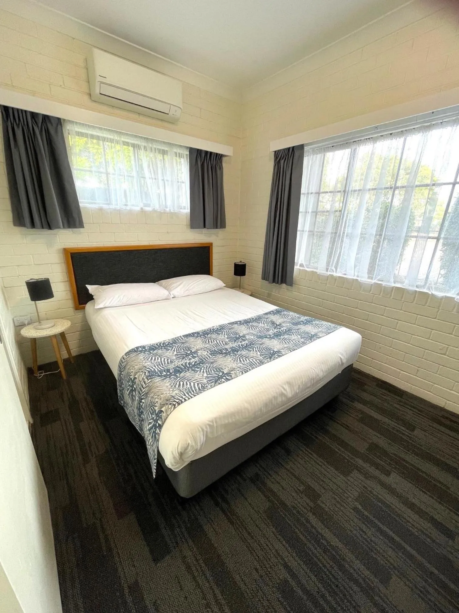 Bedroom, Bed in Country Motel Ipswich