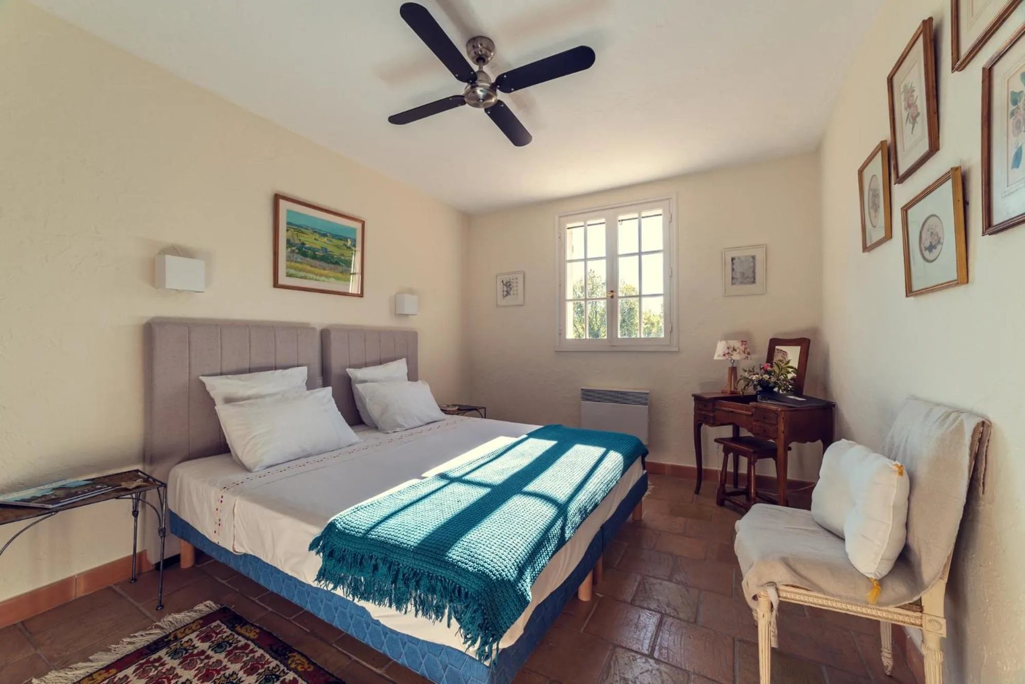 Bedroom, Bed in Villa Fontane Provence