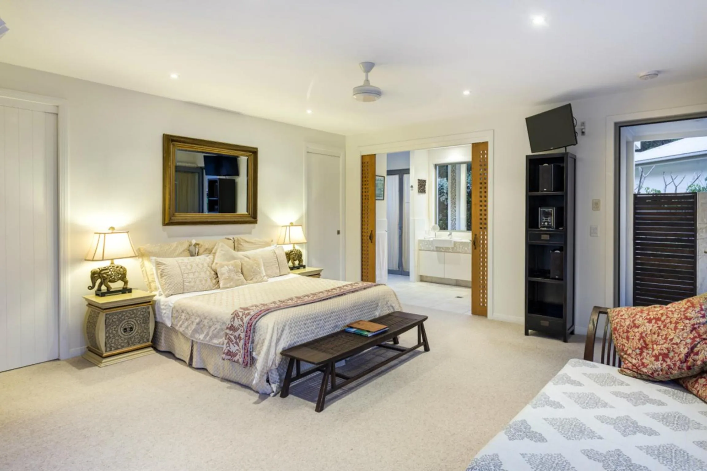 Photo of the whole room, Bed in Alaya Verde Bed & Breakfast