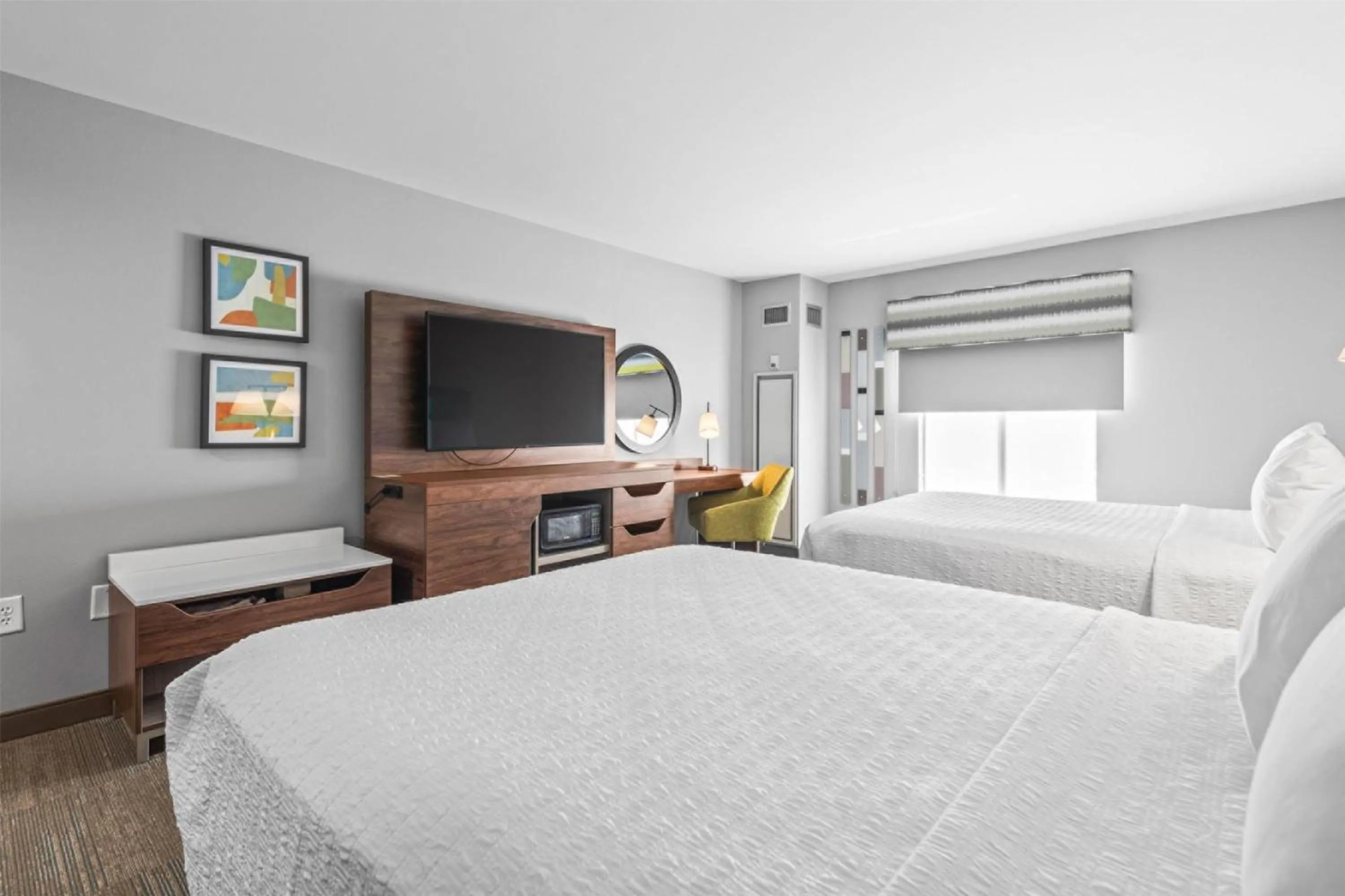 Bedroom, Bed in Hampton Inn Columbus-North