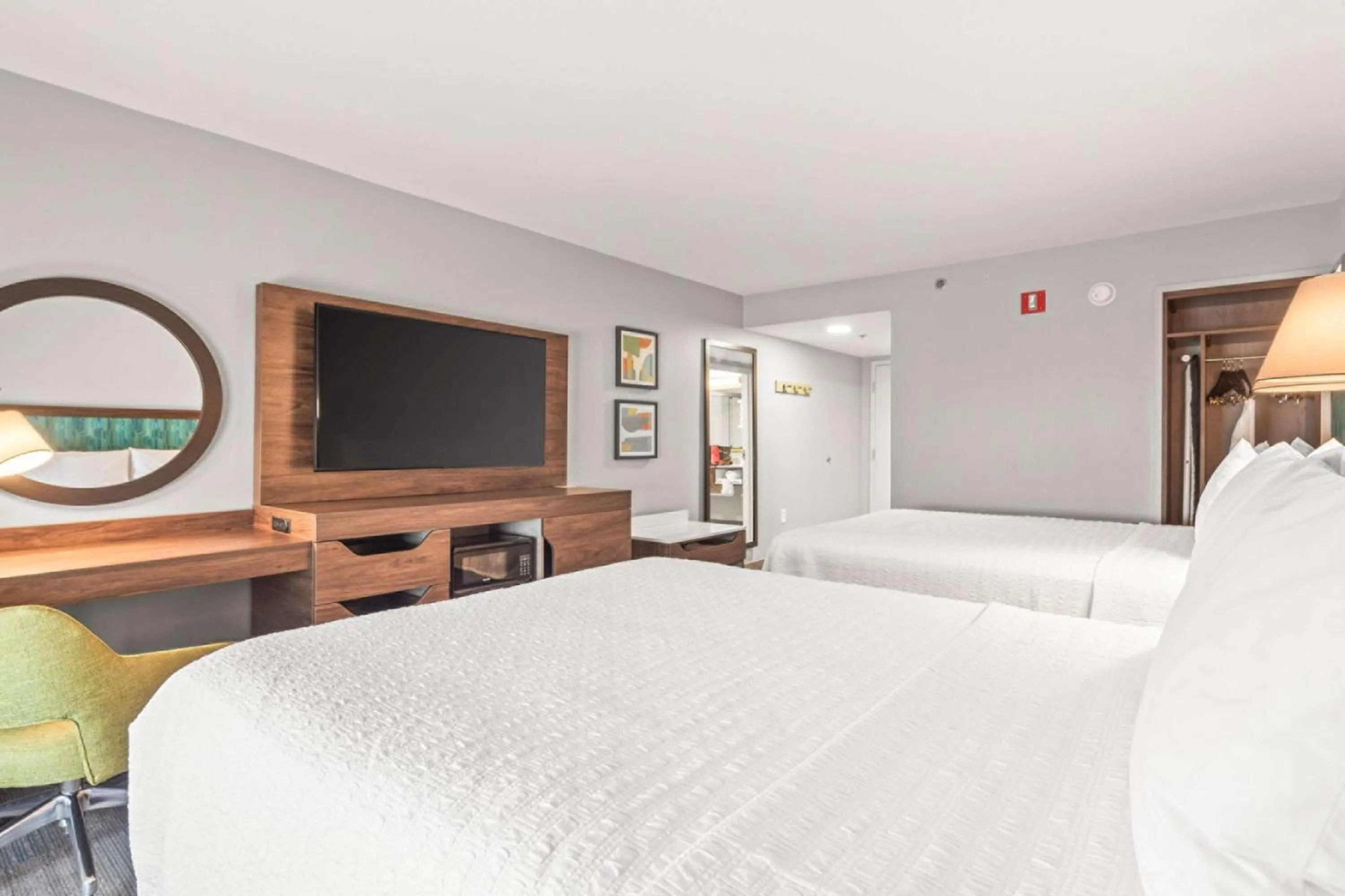 Bed in Hampton Inn Columbus-North