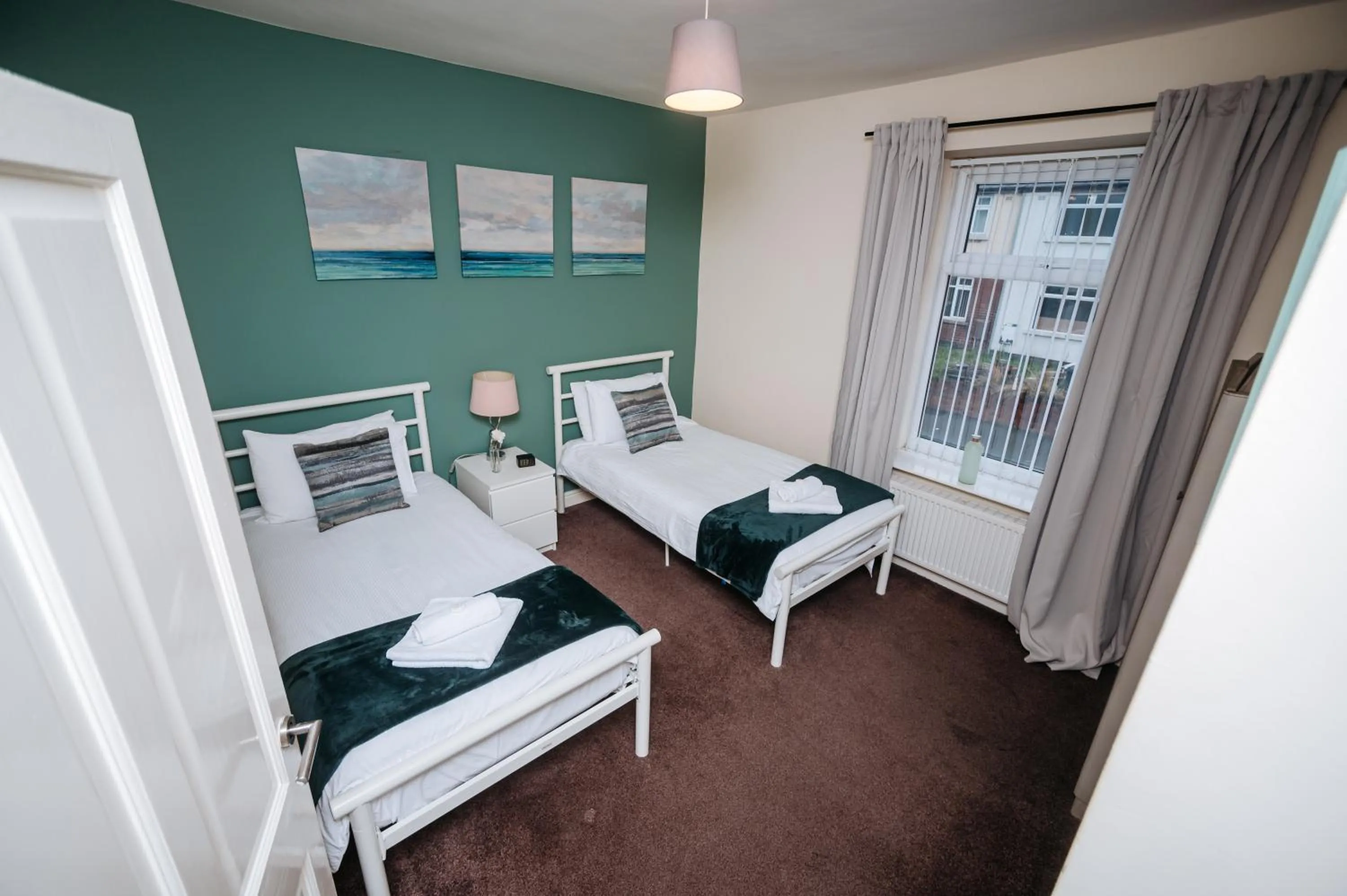 Photo of the whole room, Bed in Woodhouse Lodge