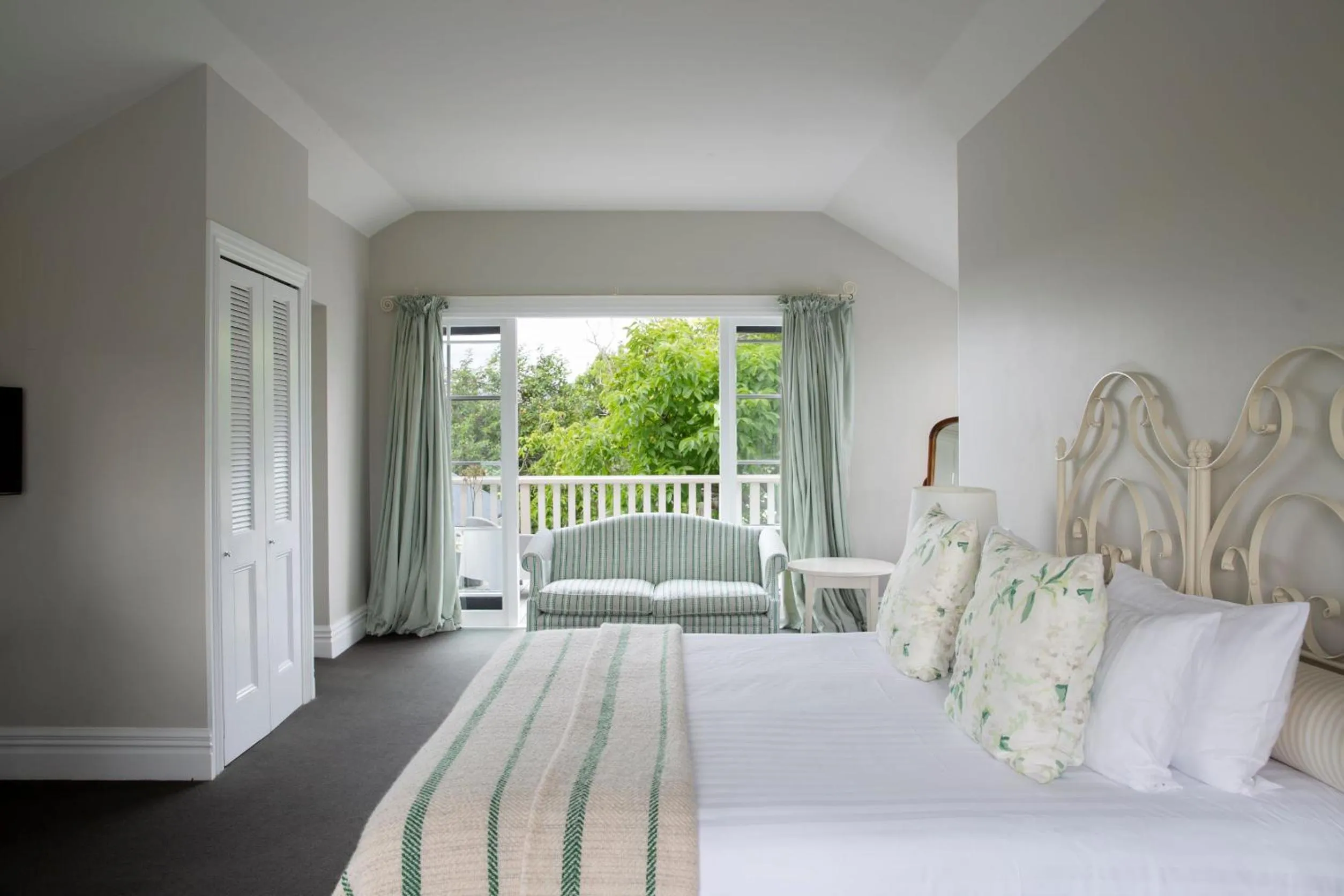 View (from property/room), Bed in The Martinborough Hotel