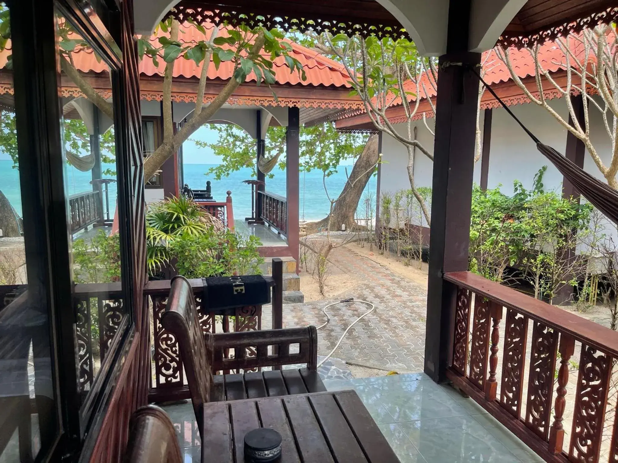 Deluxe Triple Bungalow in Pen's Bungalow Koh Phangan Deluxe Triple Bungalow in Pen's Bungalow Koh Phangan