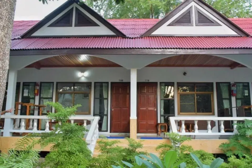 Standard Triple Room in Pen's Bungalow Koh Phangan Standard Triple Room in Pen's Bungalow Koh Phangan