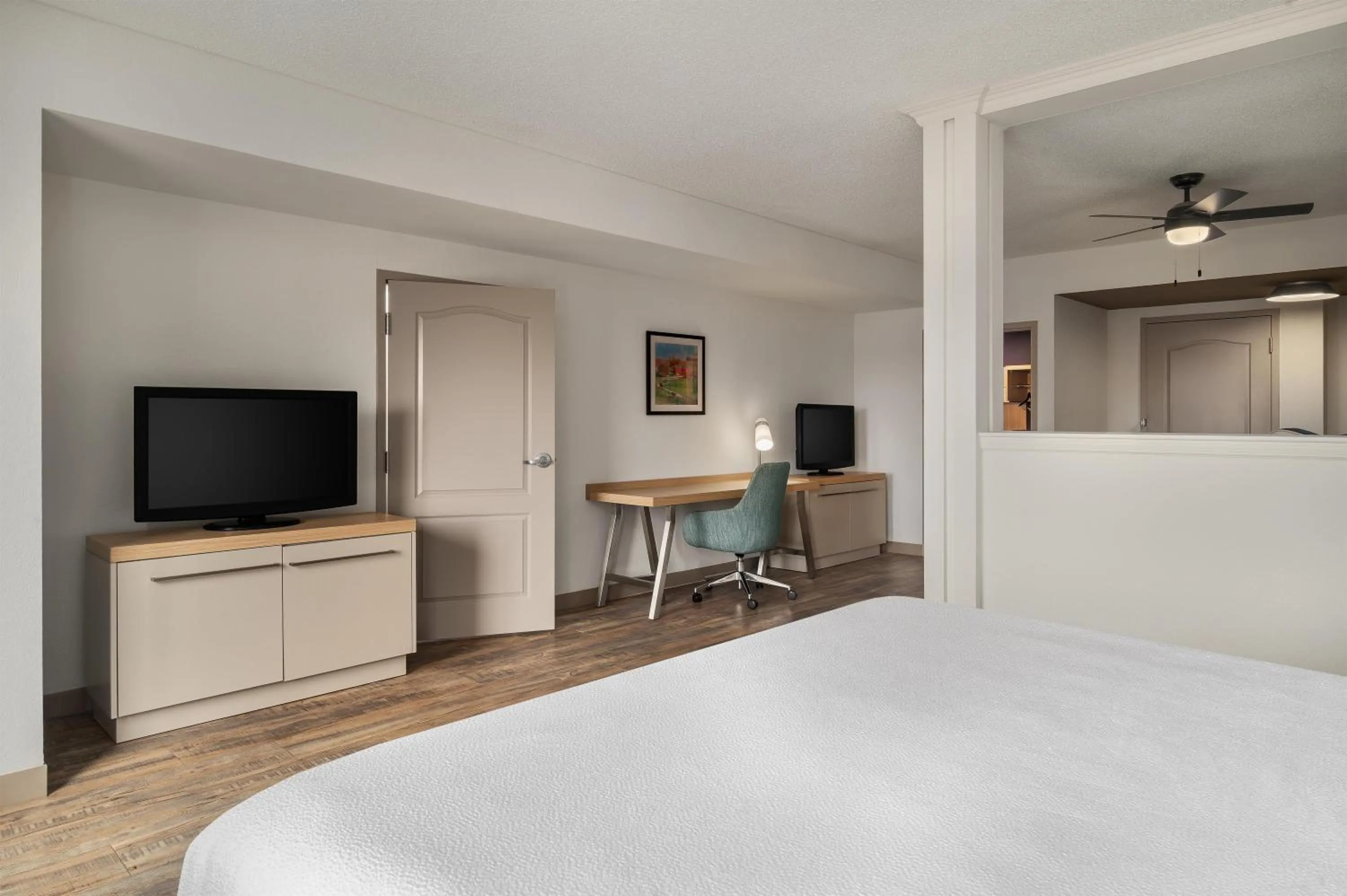 Bedroom, Bed in Hilton Garden Inn Wooster