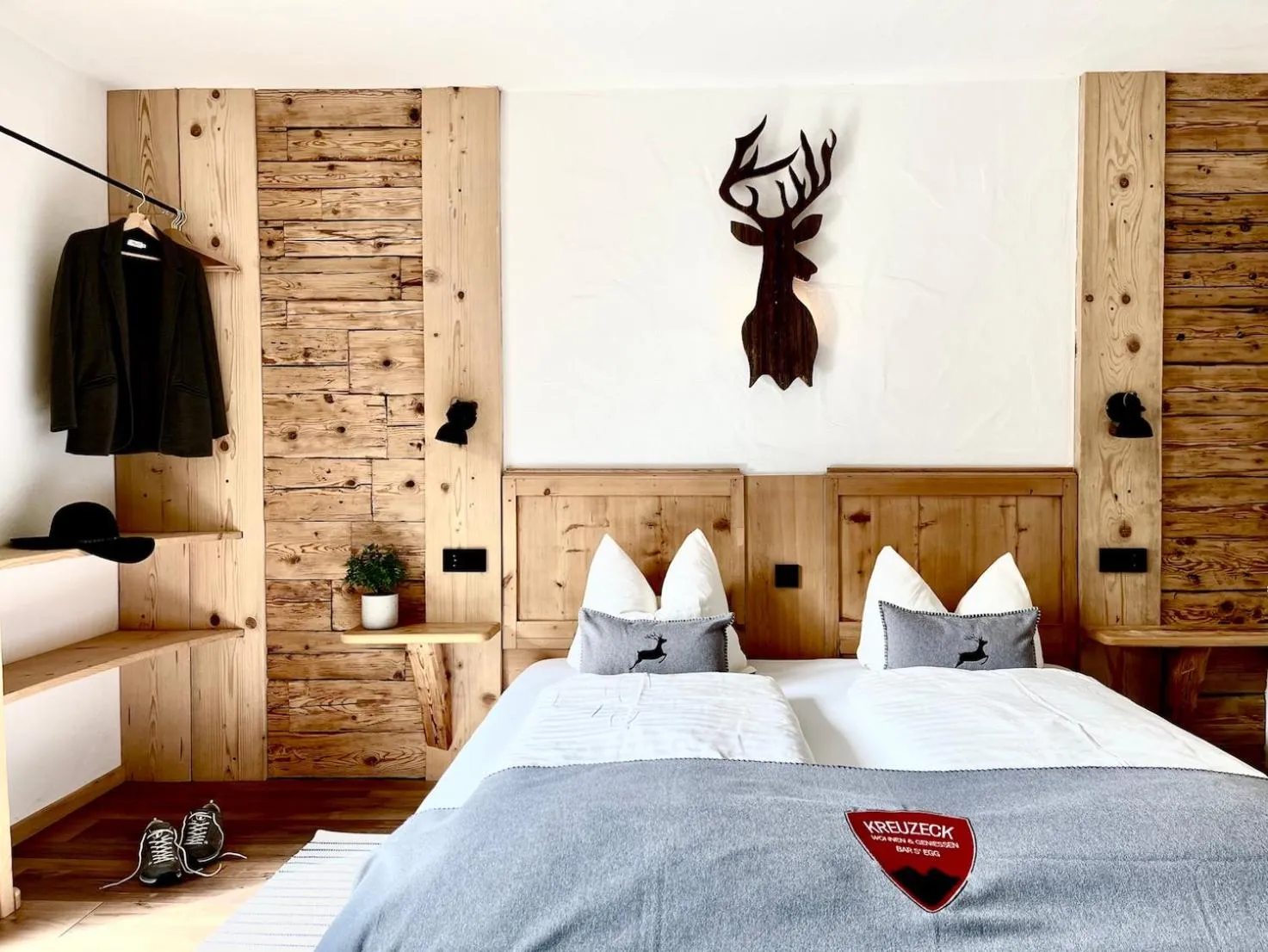 Bed in Pension Kreuzeck - Dein Glücksplatz am Lech