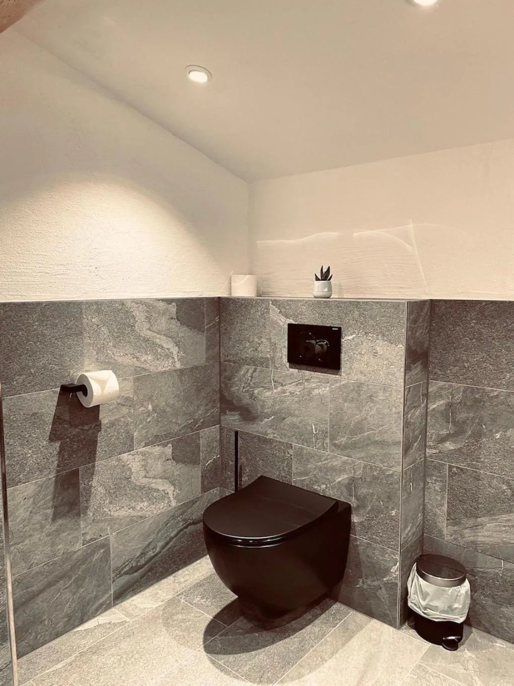 Bathroom in Pension Kreuzeck - Dein Glücksplatz am Lech