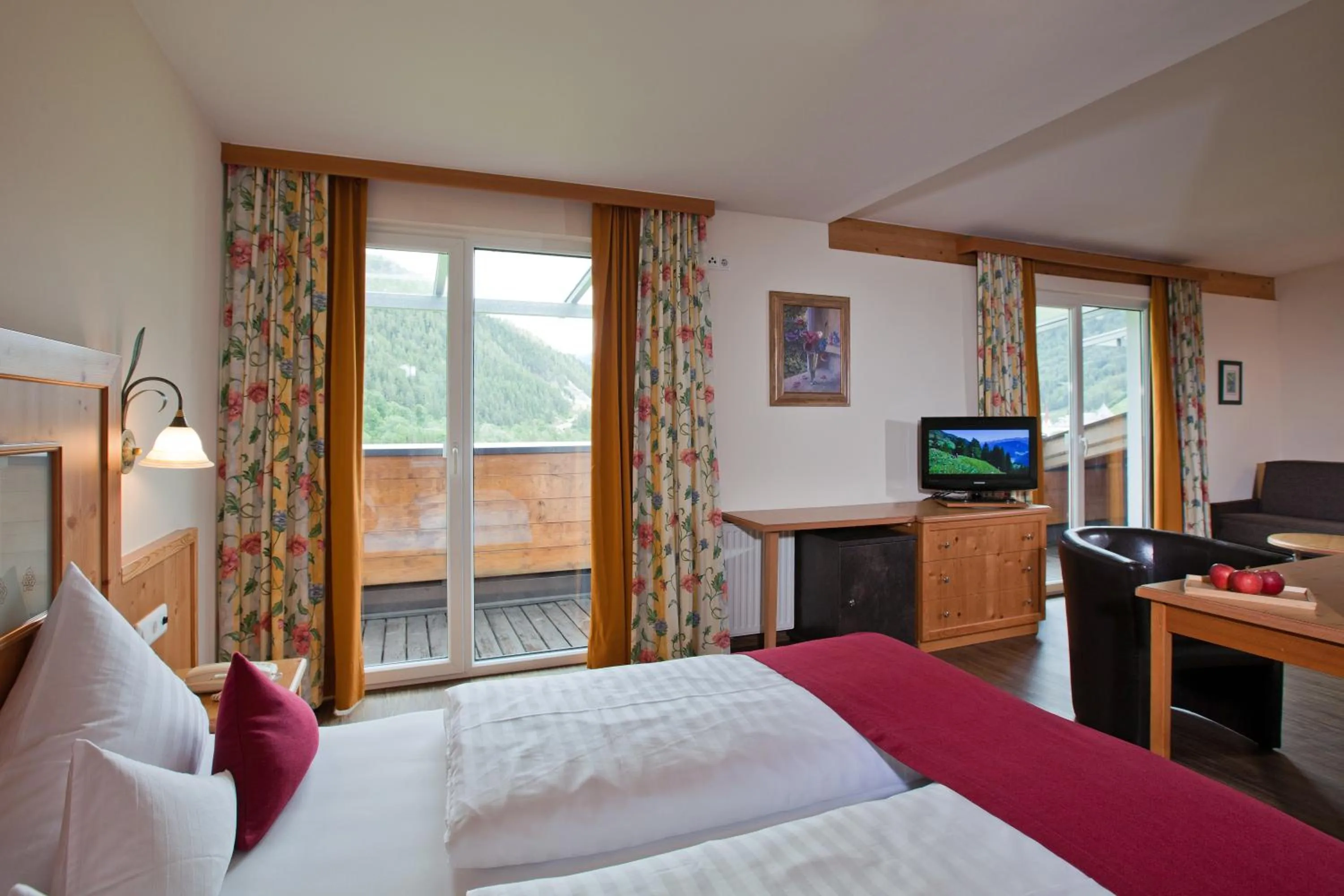 Photo of the whole room, Bed in Hotel Truyenhof