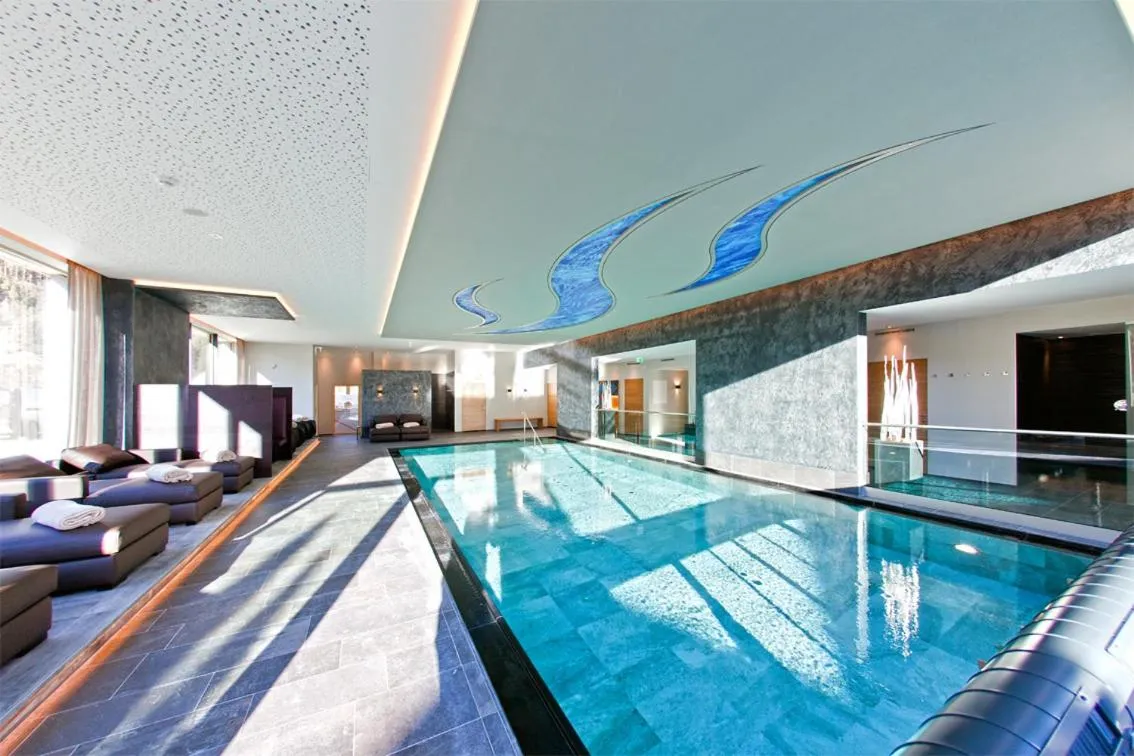 Swimming pool in Hotel Truyenhof