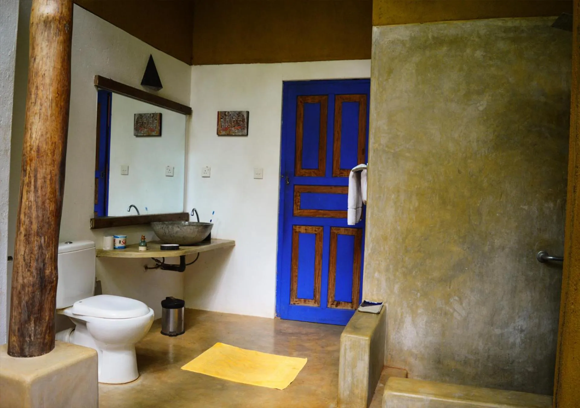 Bathroom in Back of Beyond - Pidurangala