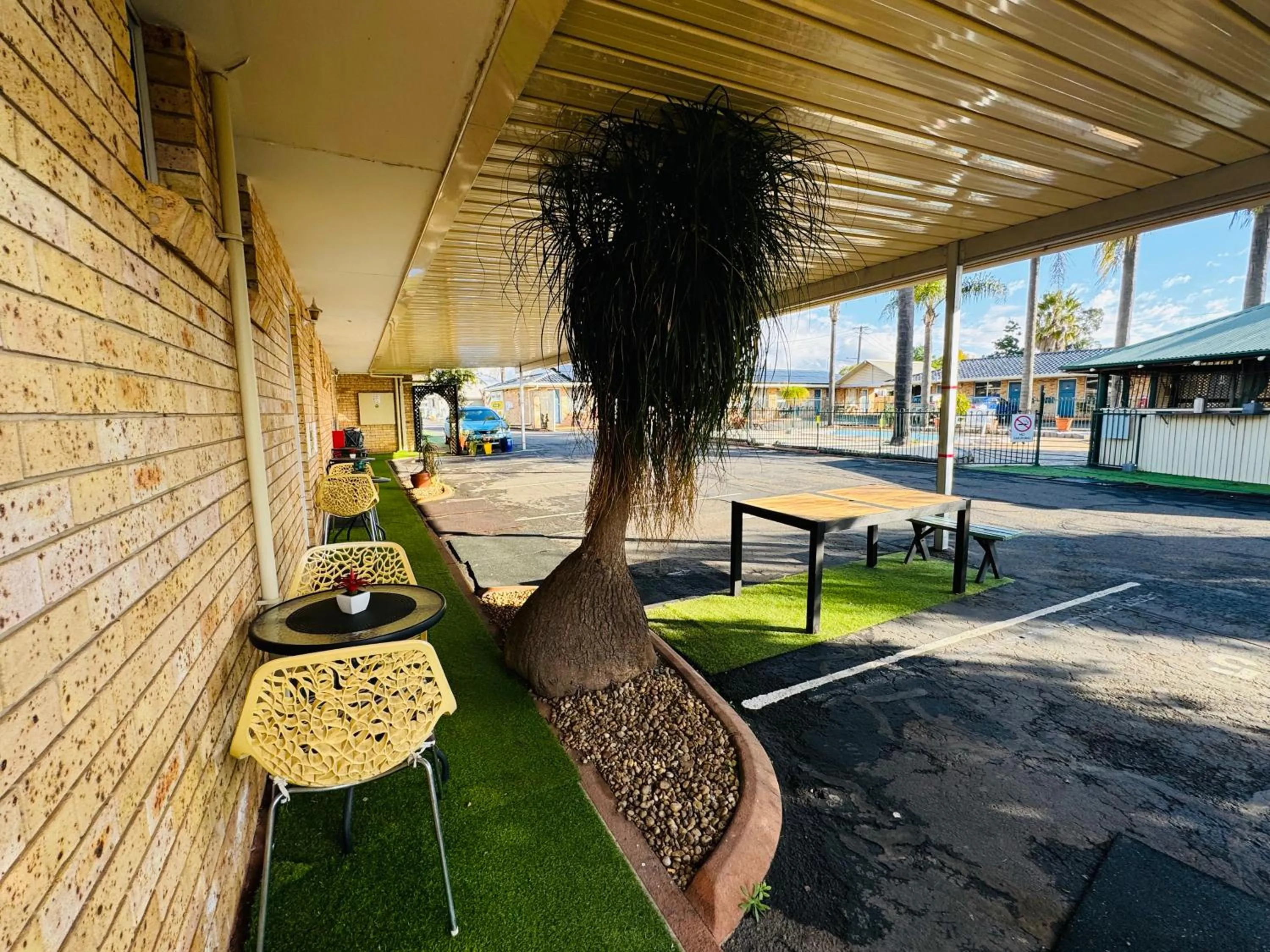 Patio in Town and Country Motor Inn