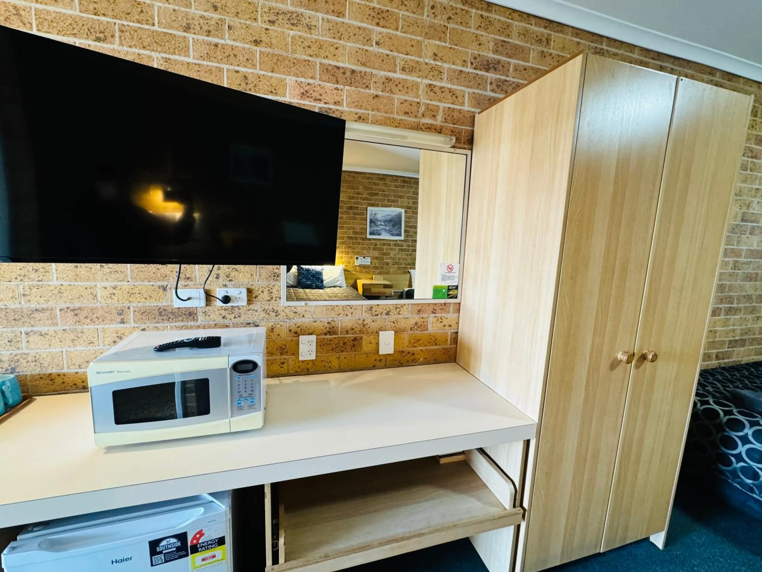 TV and multimedia in Town and Country Motor Inn