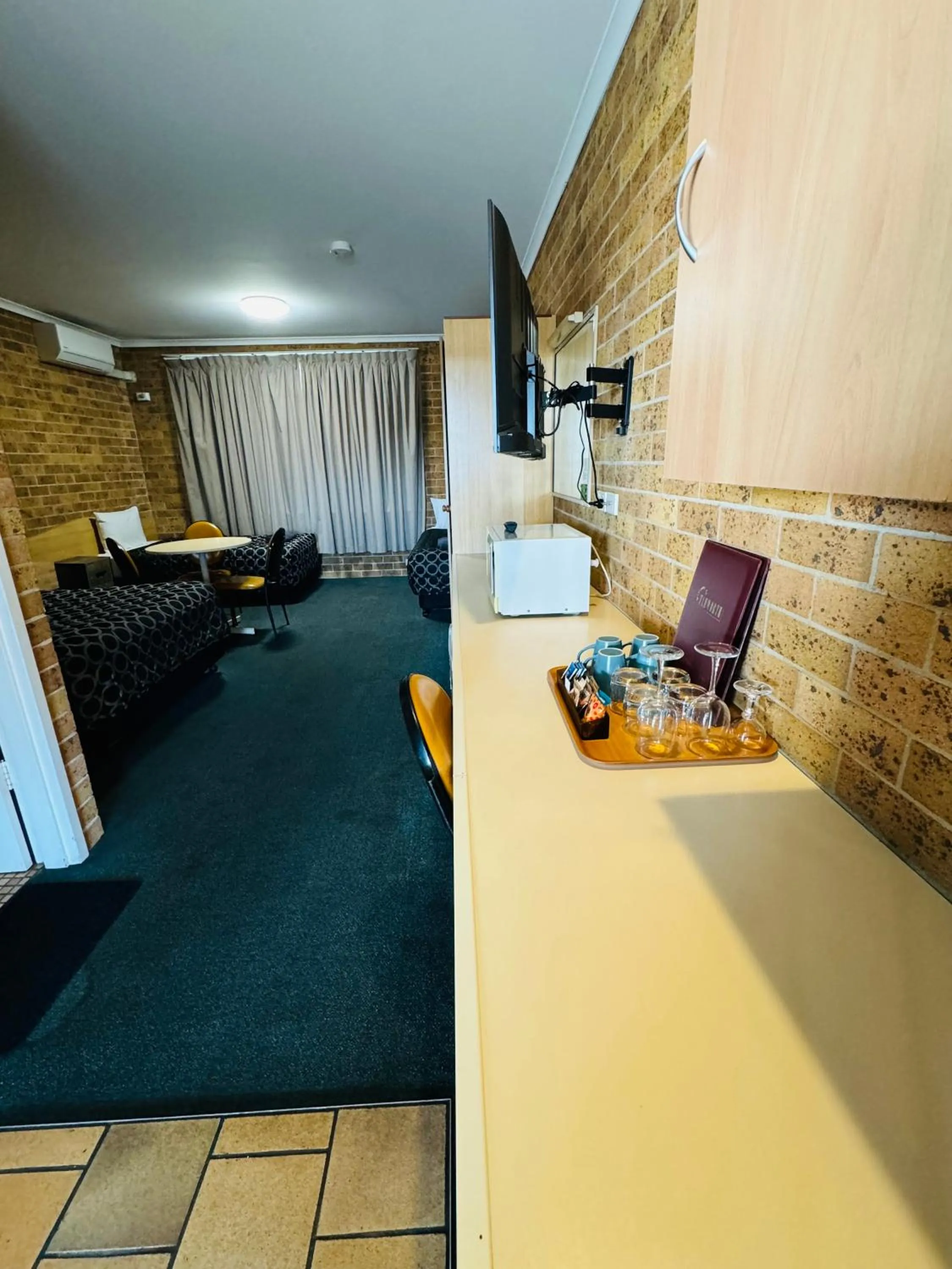 Kitchen or kitchenette in Town and Country Motor Inn