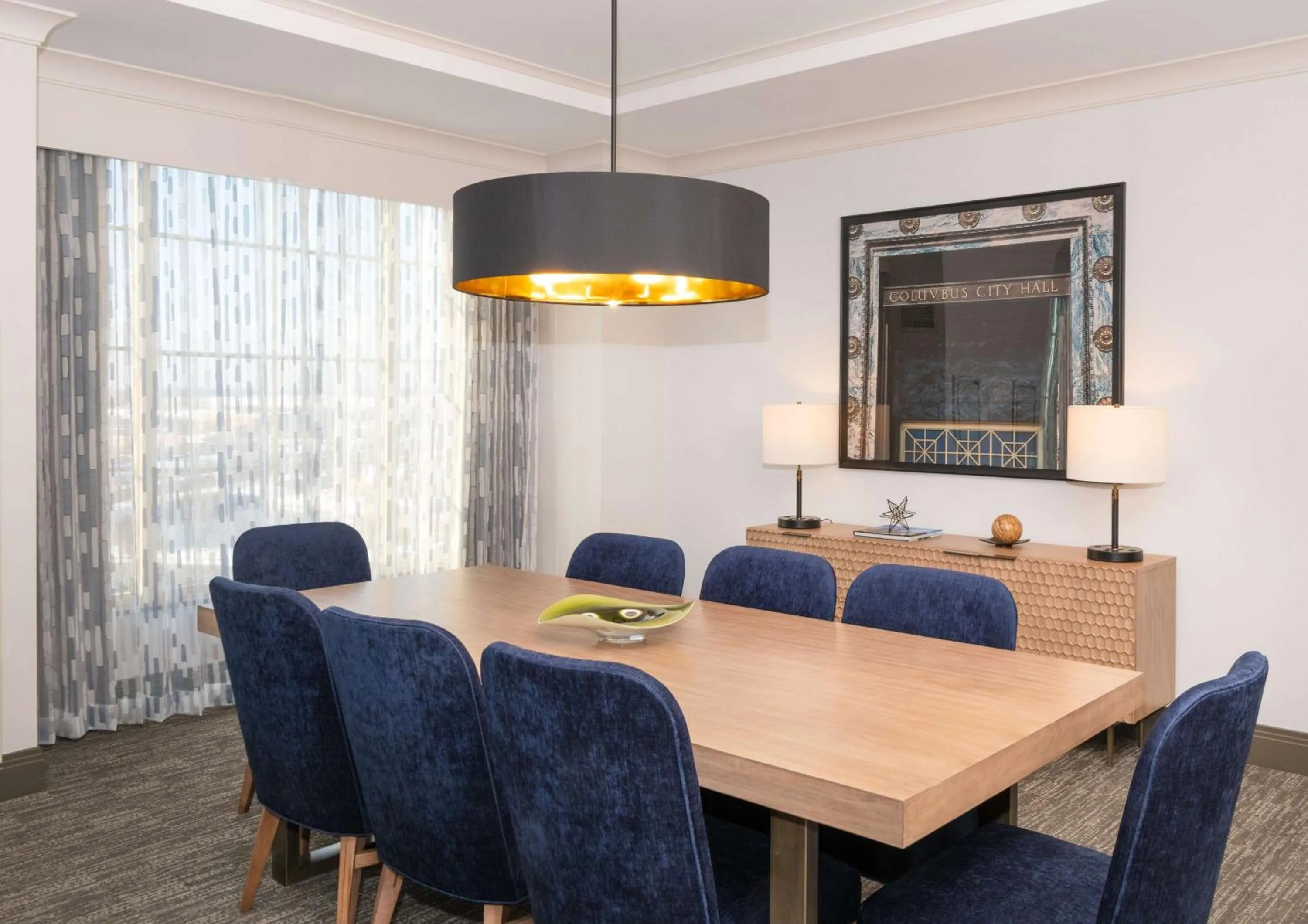 Living room in Hilton Columbus/Polaris