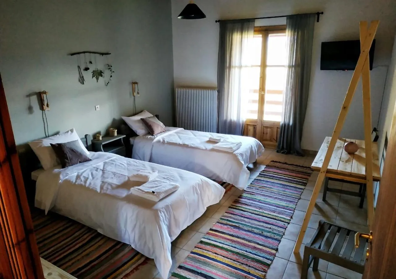 TV and multimedia, Bed in Orias Guesthouse & Farm