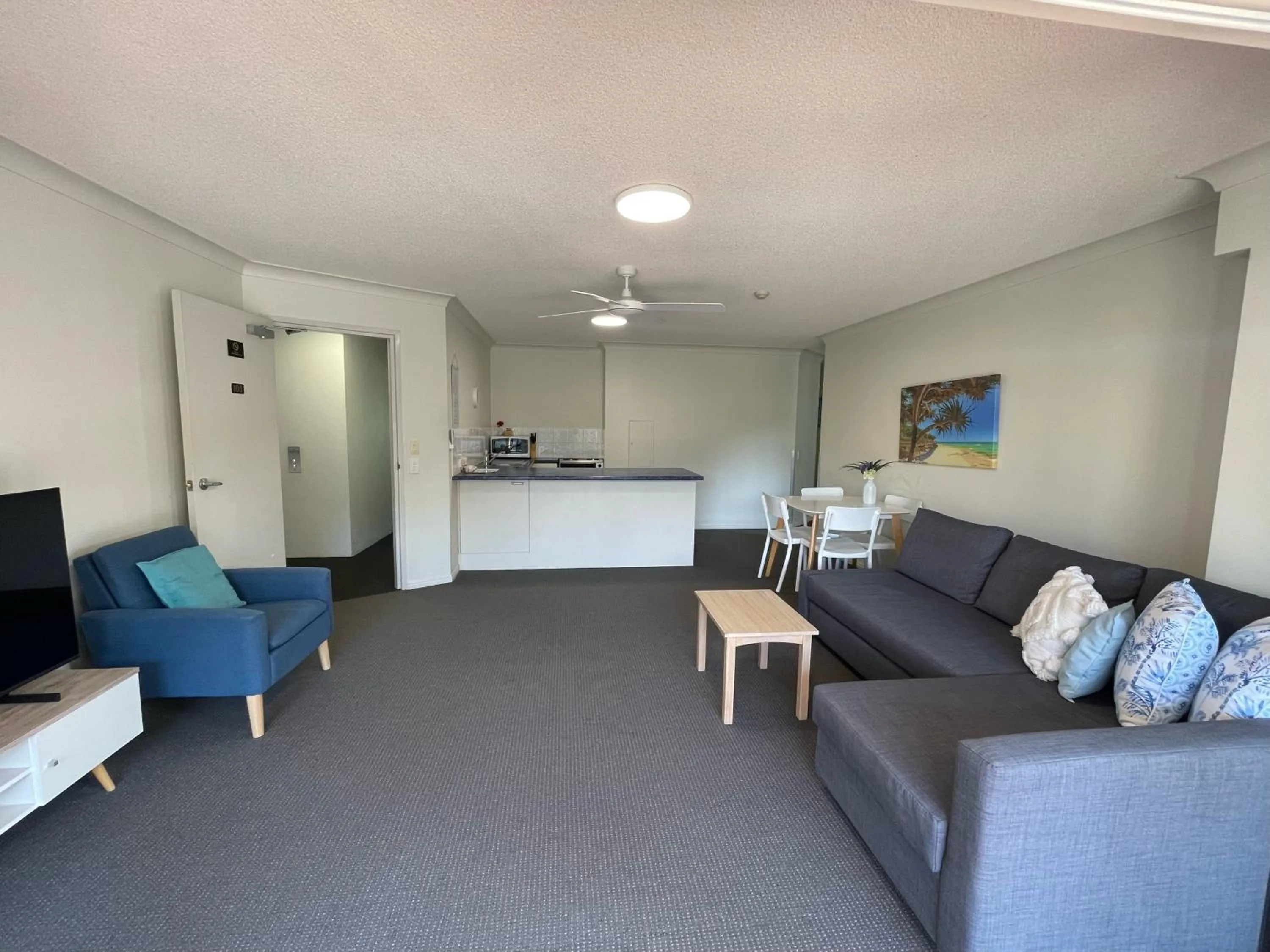 Communal lounge/ TV room in Belaire Place Motel Apartments