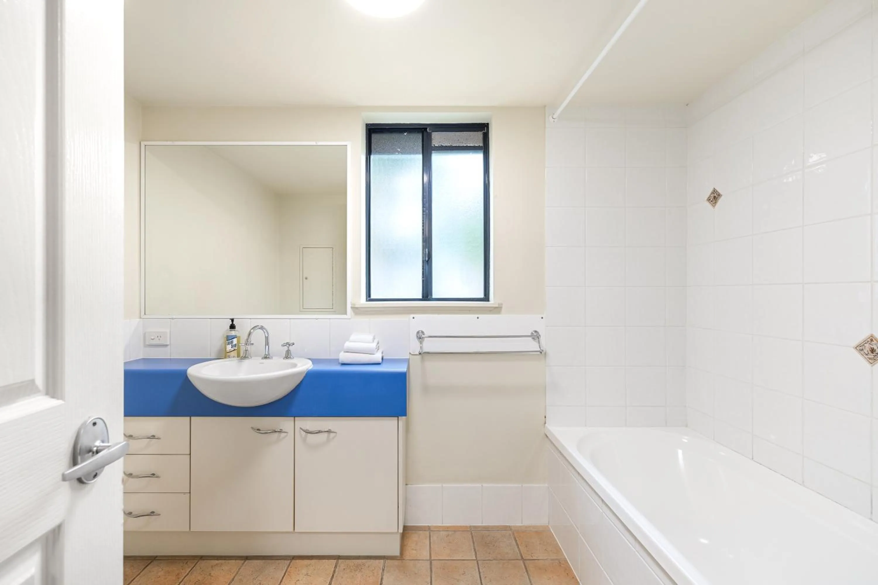 Bathroom in Belaire Place Motel Apartments