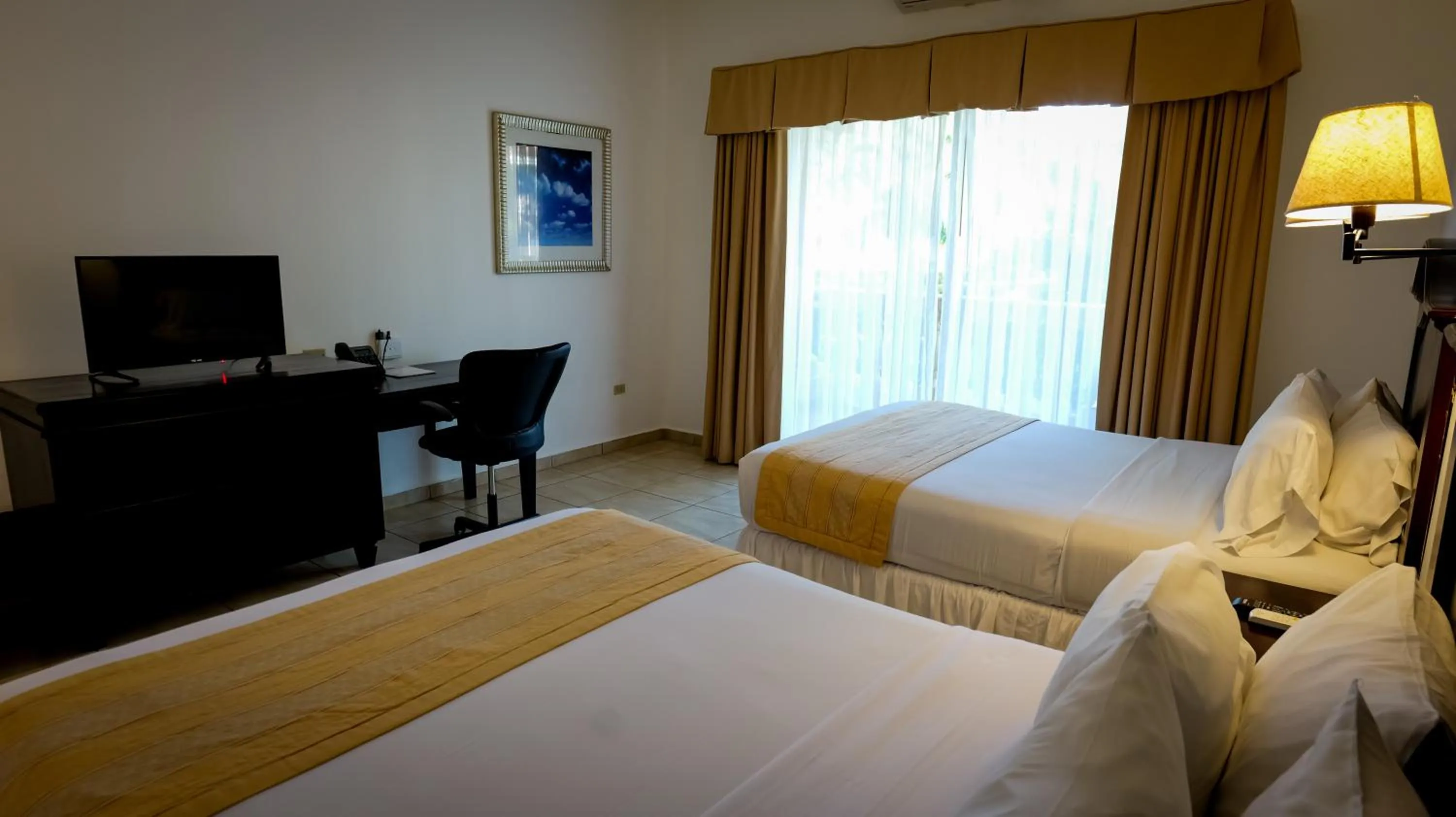 TV and multimedia, Bed in La Ensenada Beach Resort