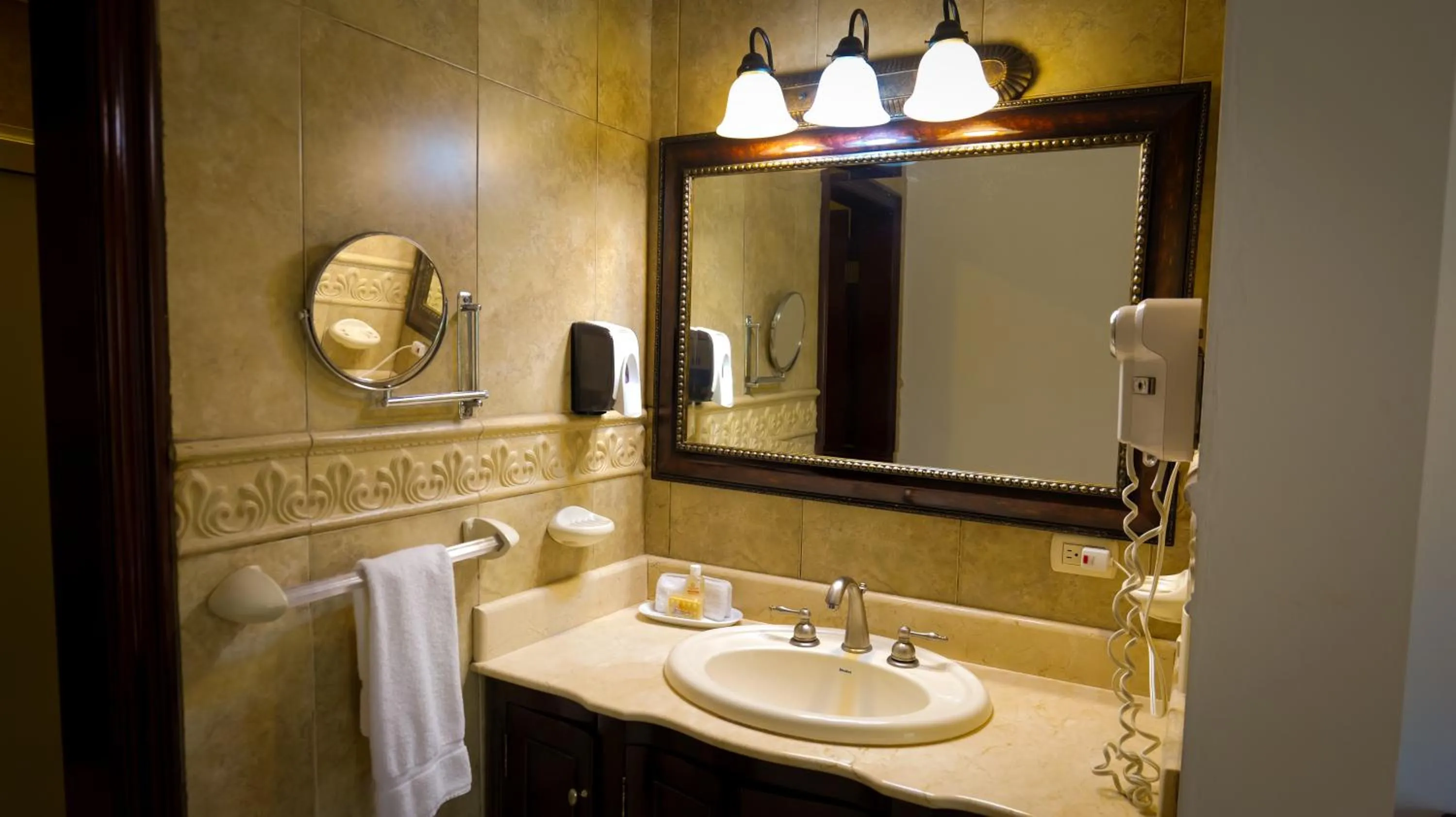 Bathroom in La Ensenada Beach Resort