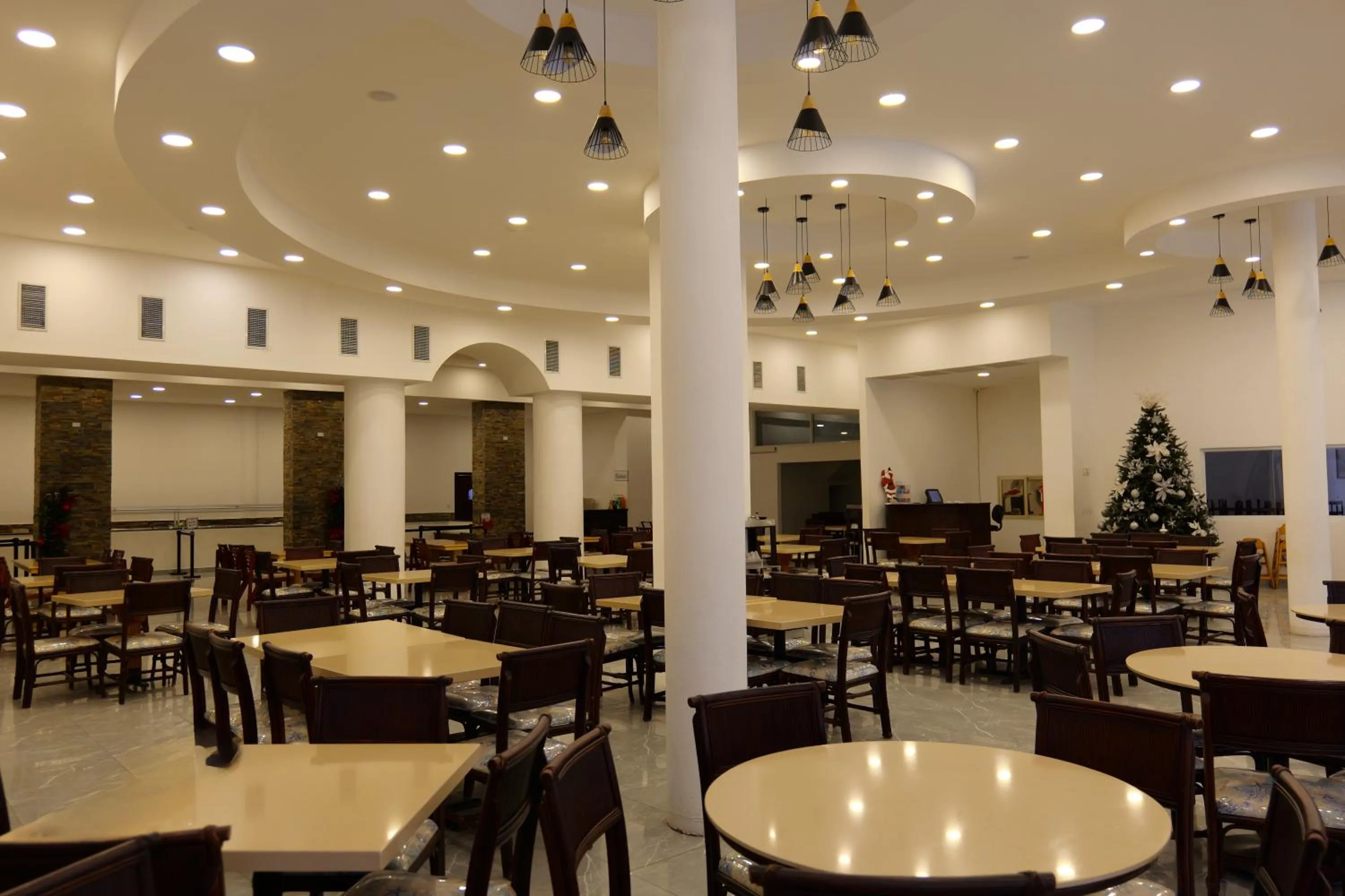 Restaurant/places to eat in La Ensenada Beach Resort