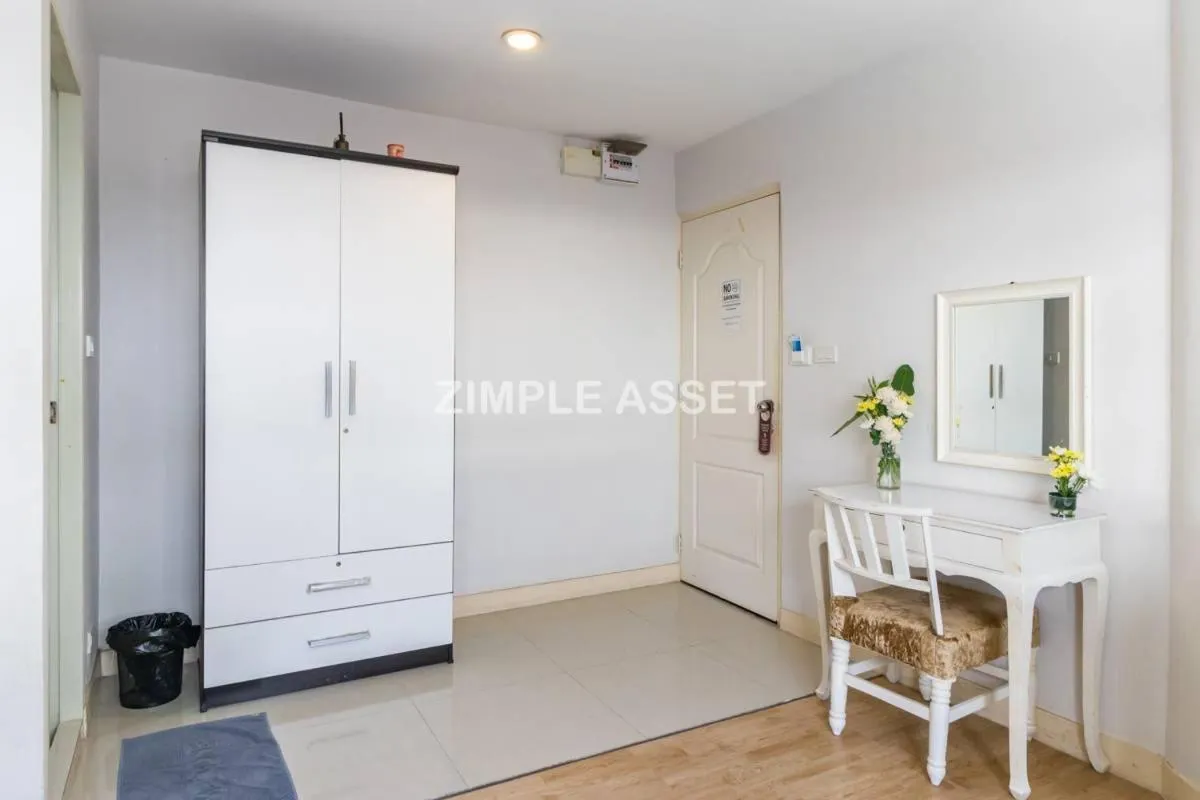 wardrobe in Tim Place - BTS Phra Khanong