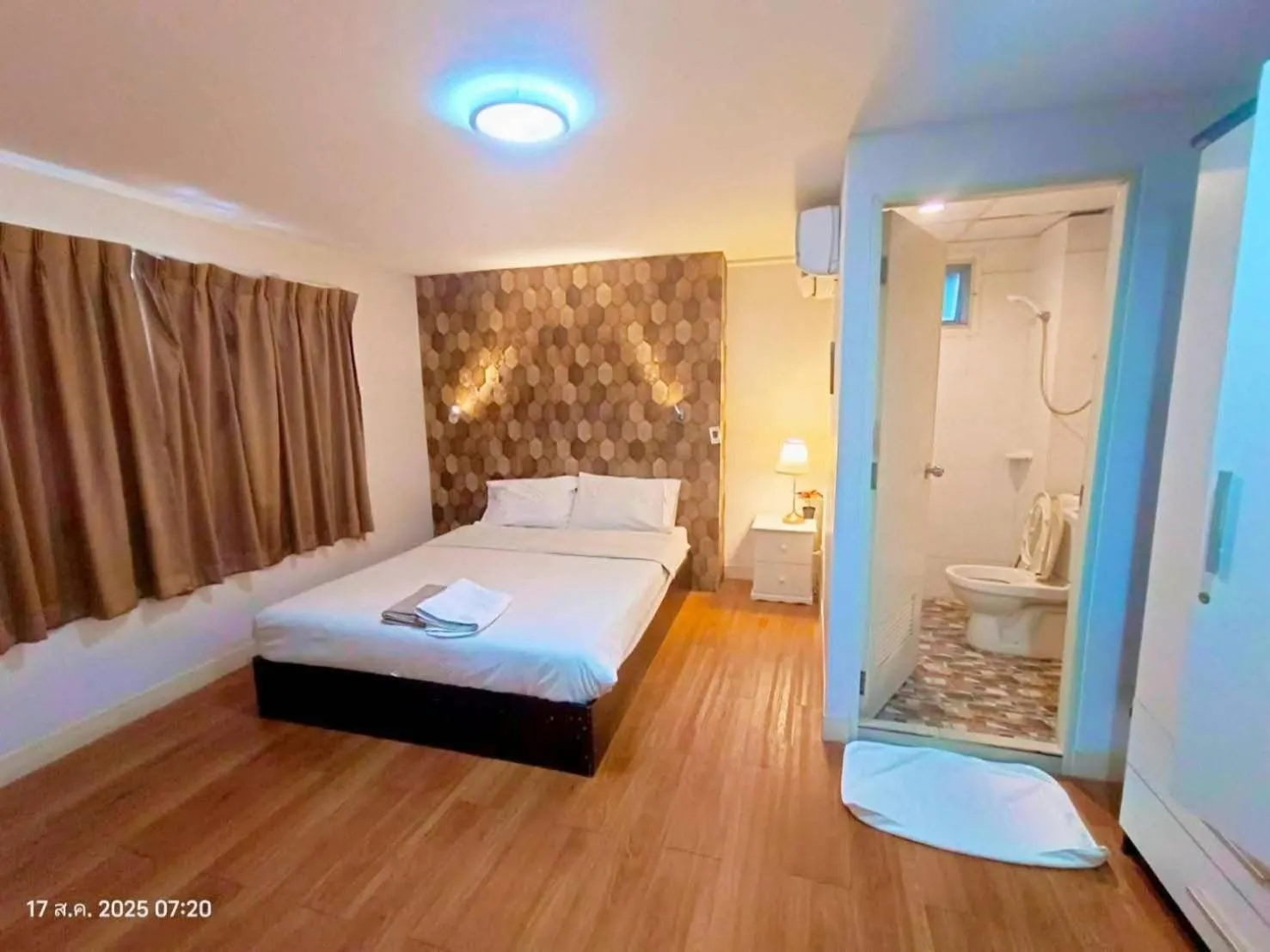 Shower, Bed in Tim Place - BTS Phra Khanong
