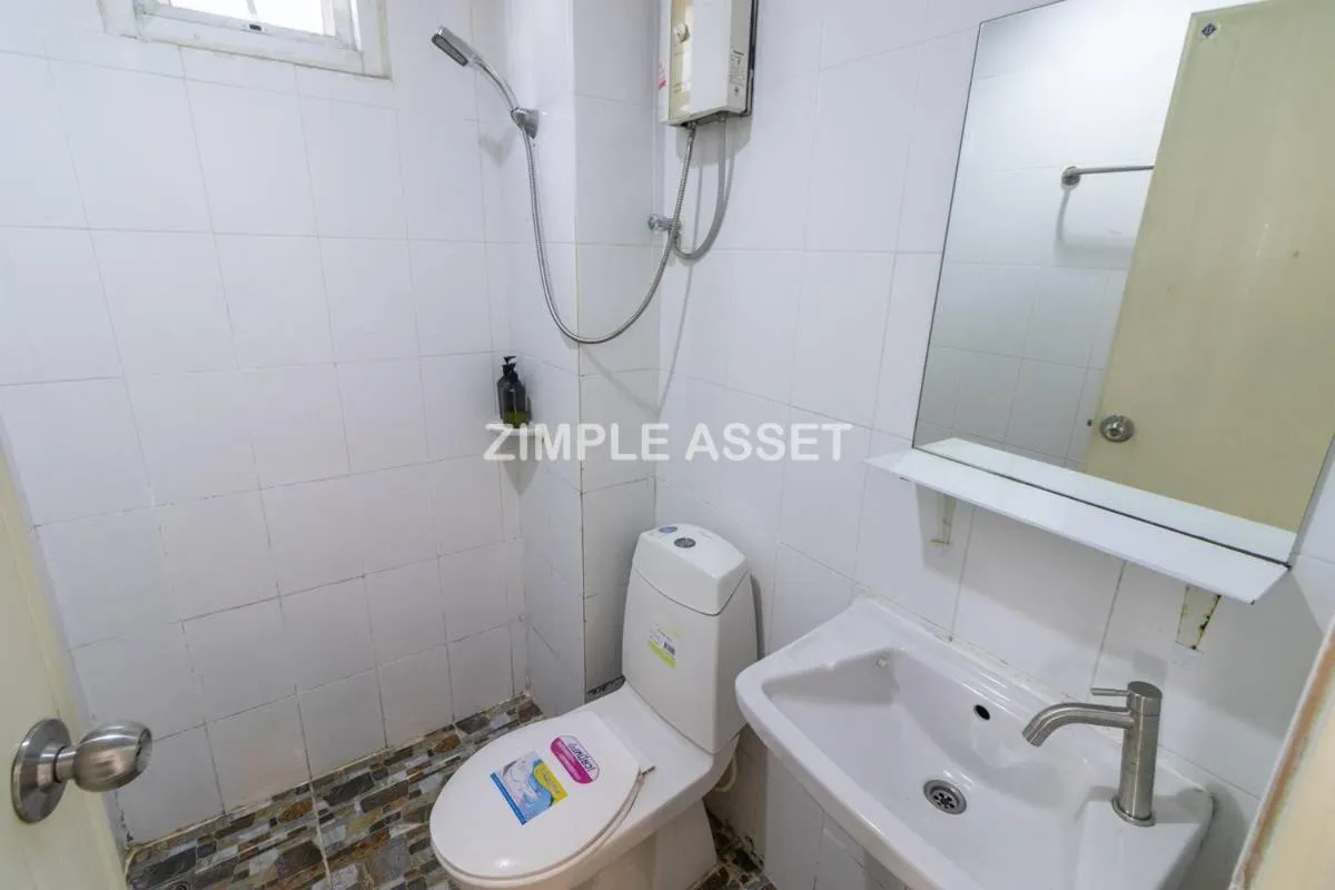 Shower in Tim Place - BTS Phra Khanong