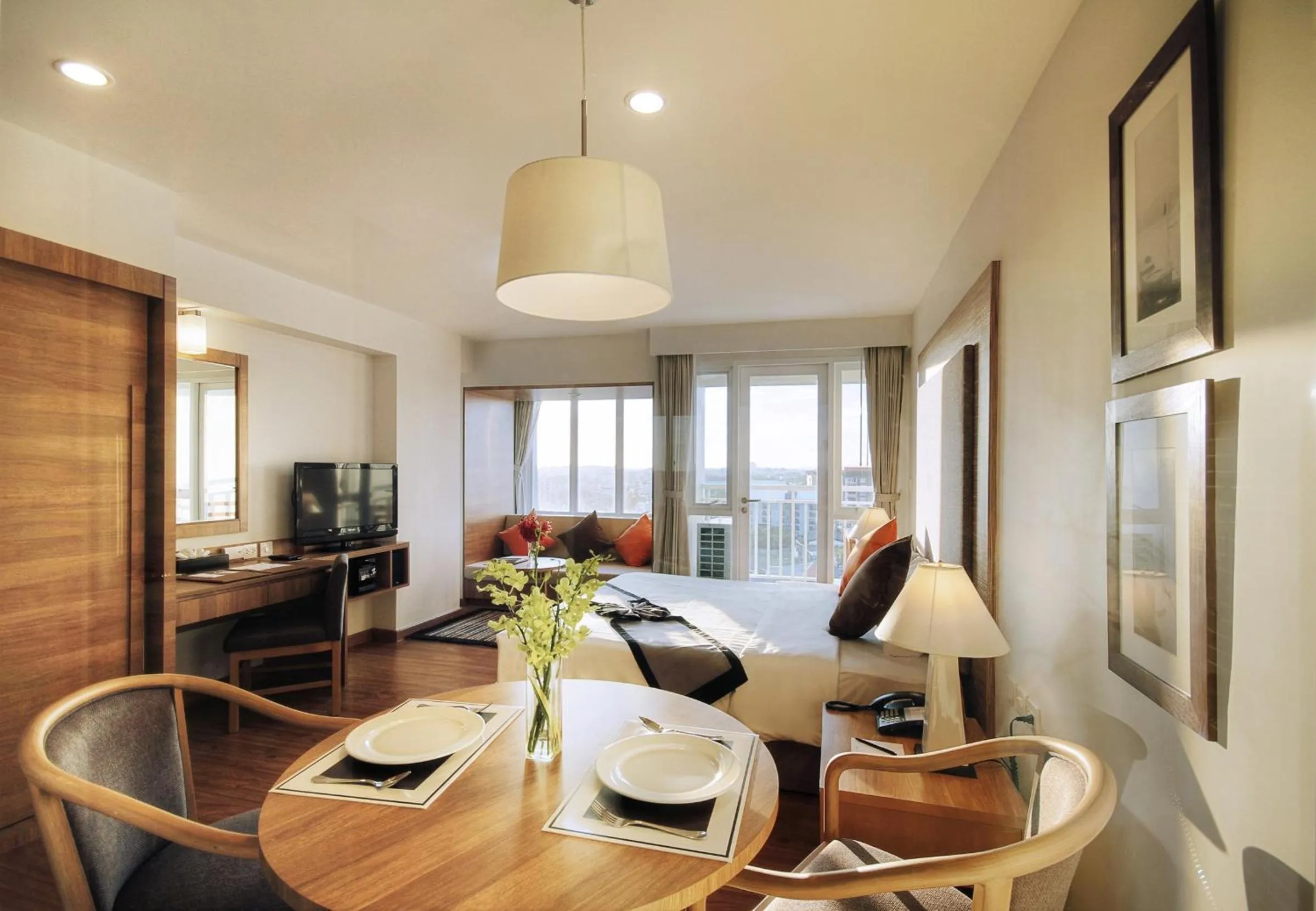 Dining area in Classic Kameo Hotel & Serviced Apartment, Rayong