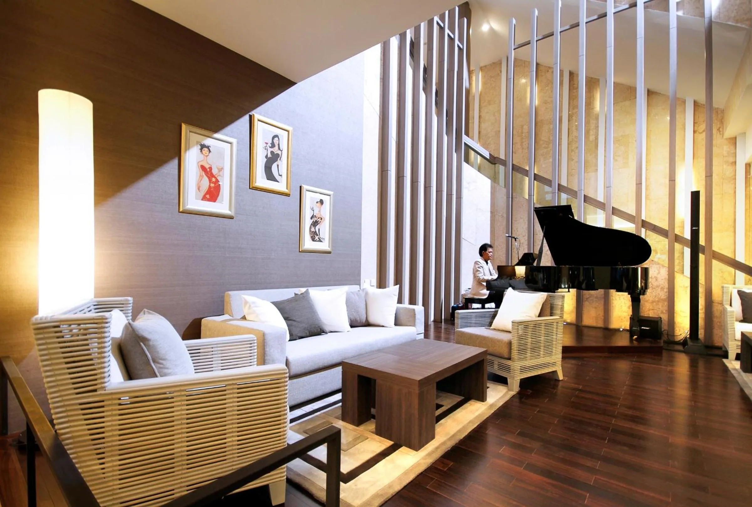 Lobby or reception in Classic Kameo Hotel & Serviced Apartment, Rayong