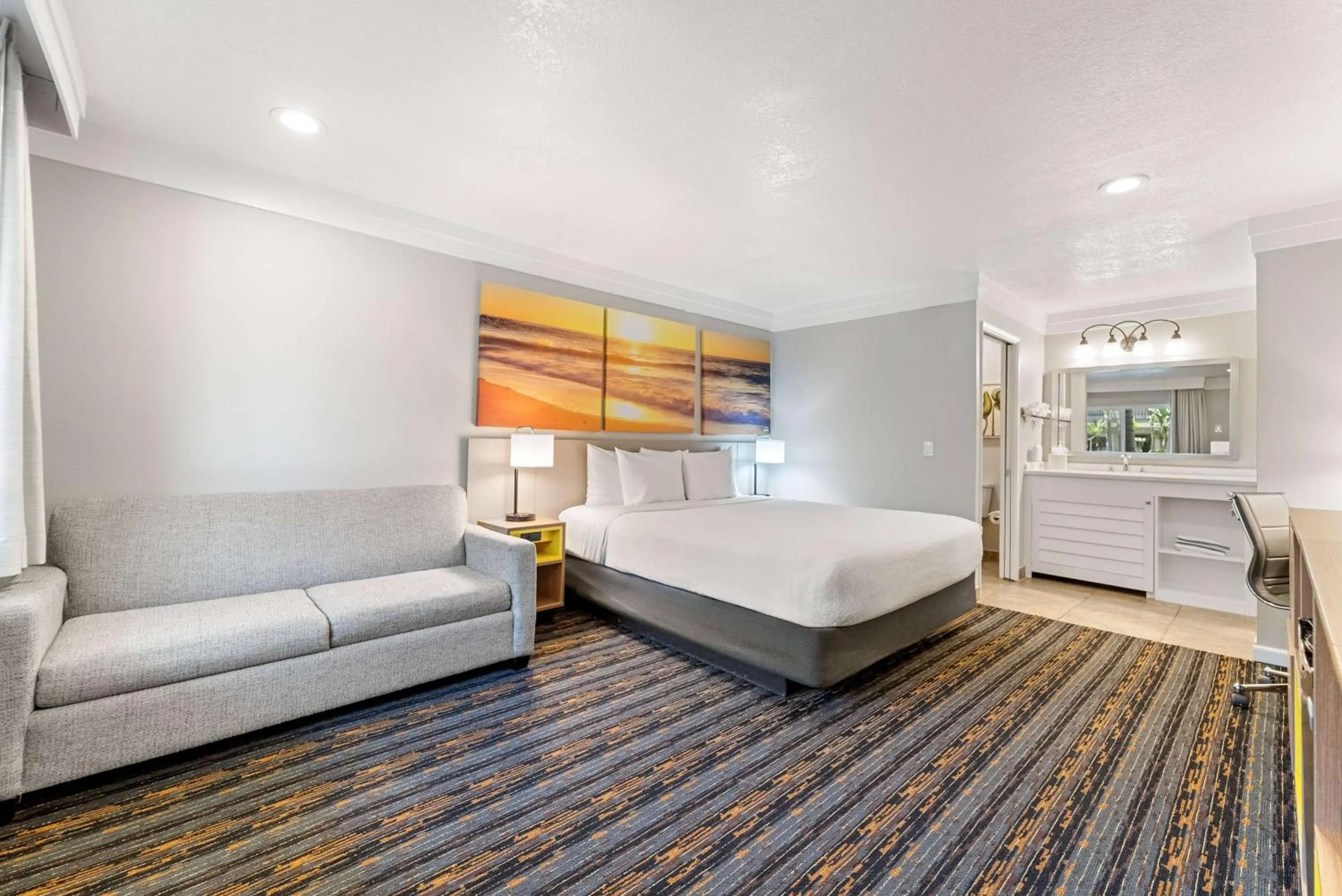 Photo of the whole room, Bed in Days Inn by Wyndham San Diego Hotel Circle