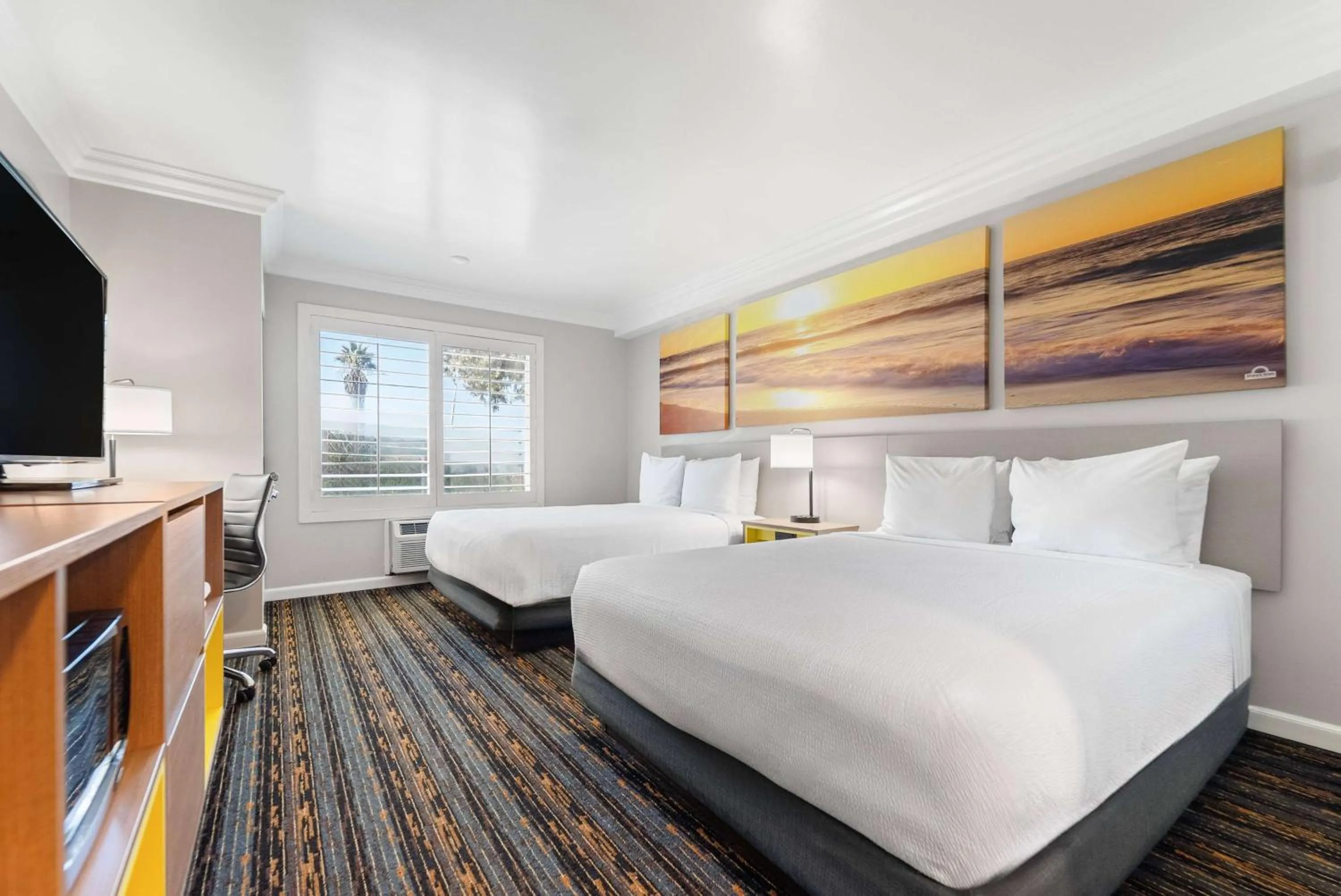 Photo of the whole room, Bed in Days Inn by Wyndham San Diego Hotel Circle