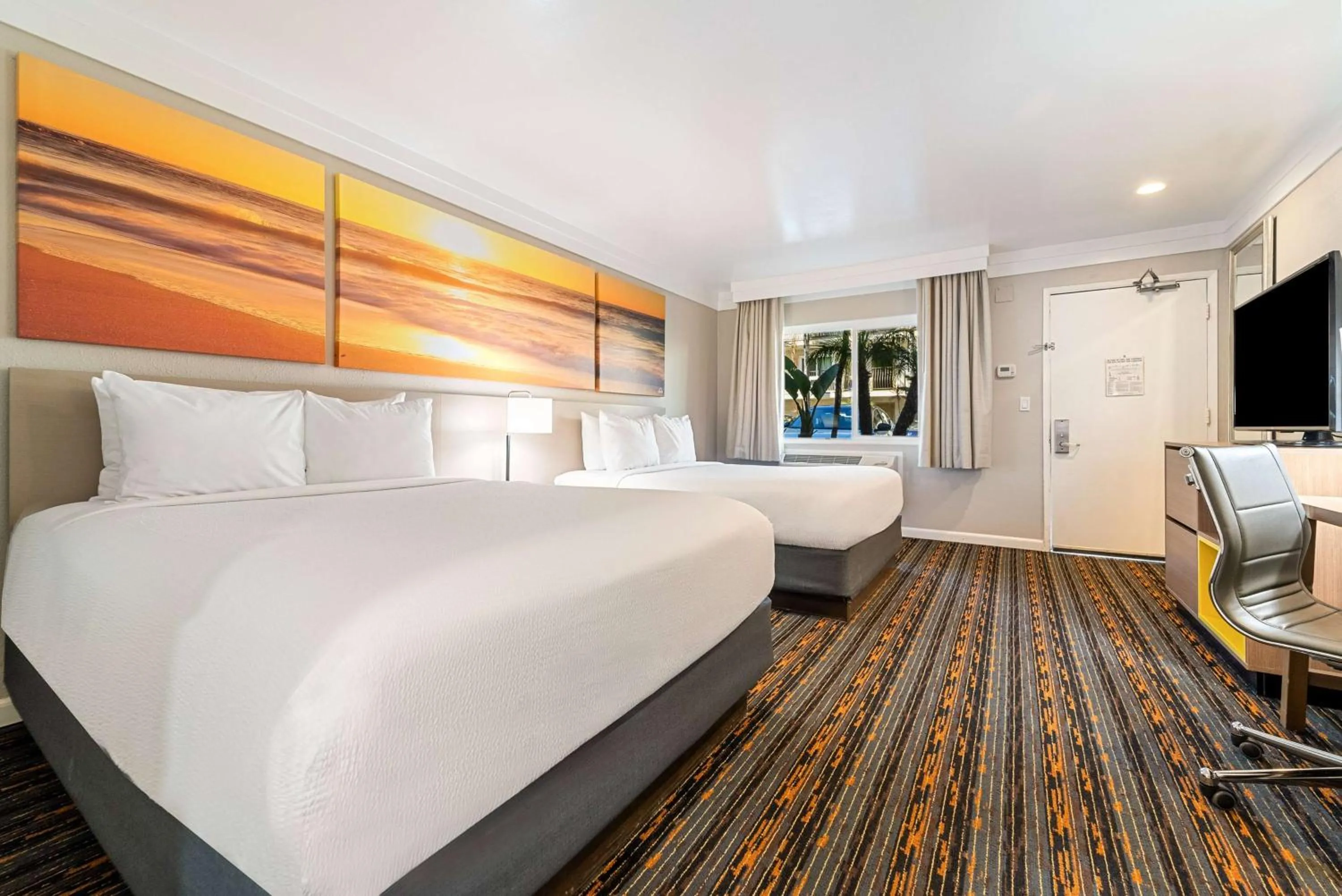 Photo of the whole room, Bed in Days Inn by Wyndham San Diego Hotel Circle