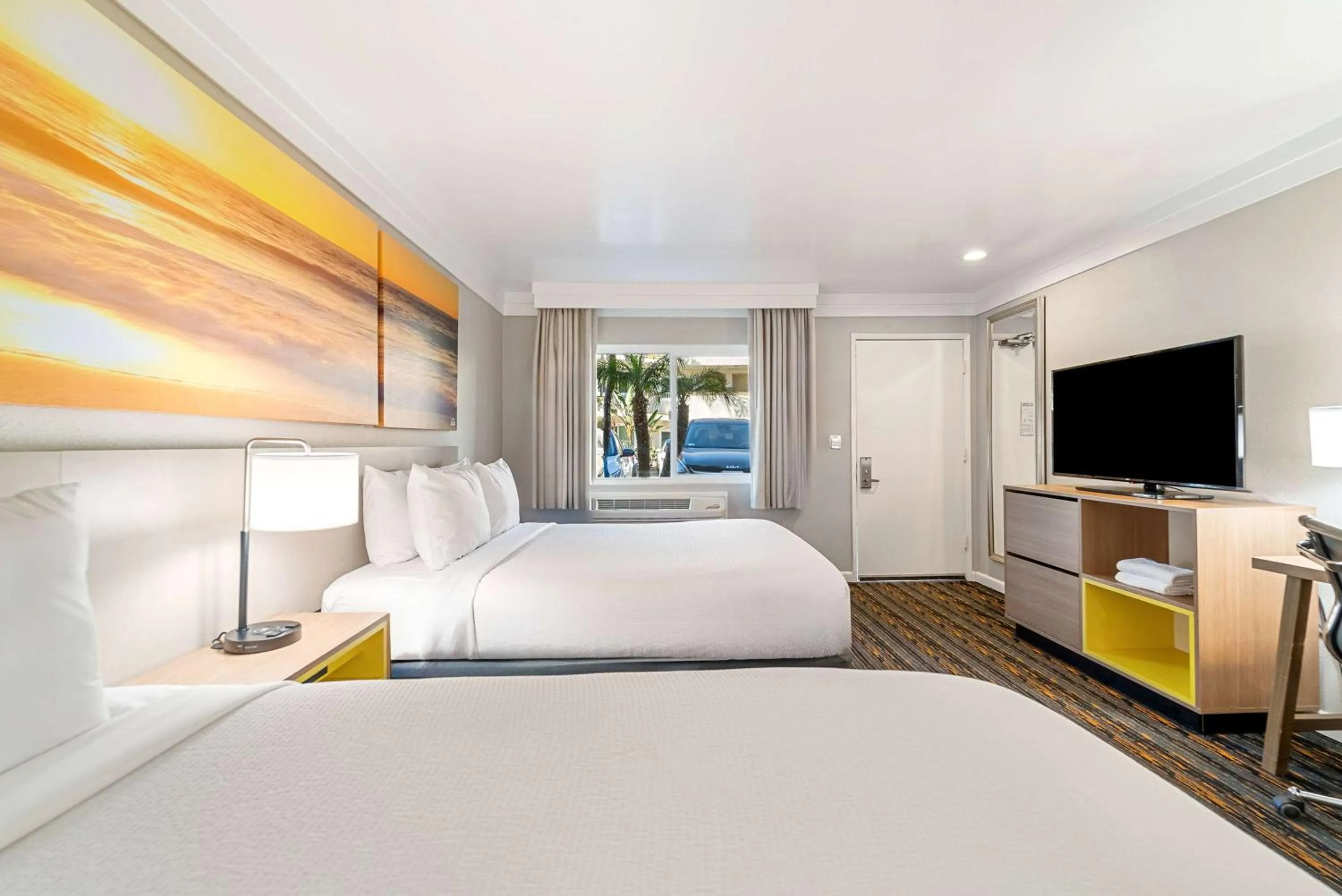 Photo of the whole room, Bed in Days Inn by Wyndham San Diego Hotel Circle