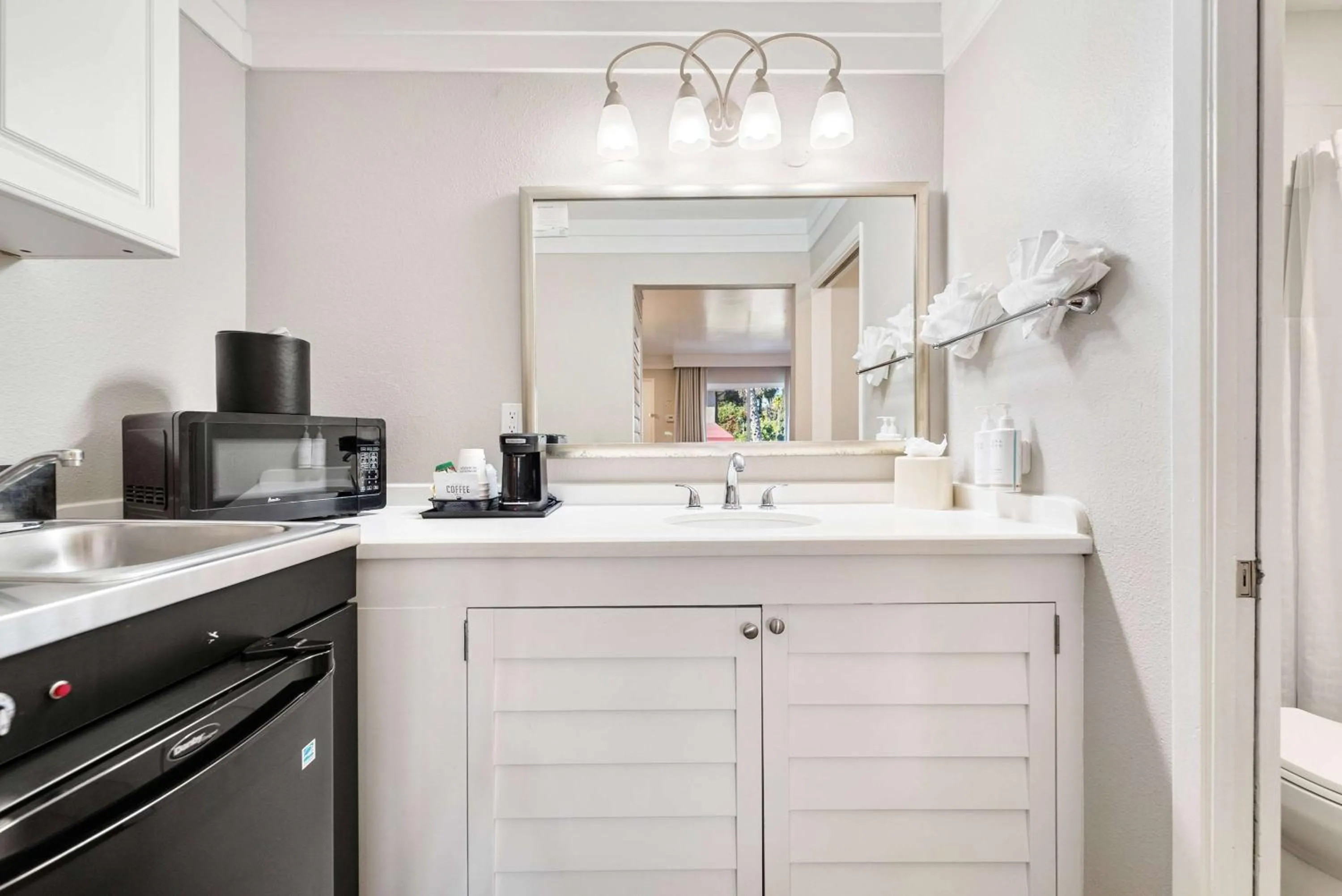 Photo of the whole room in Days Inn by Wyndham San Diego Hotel Circle