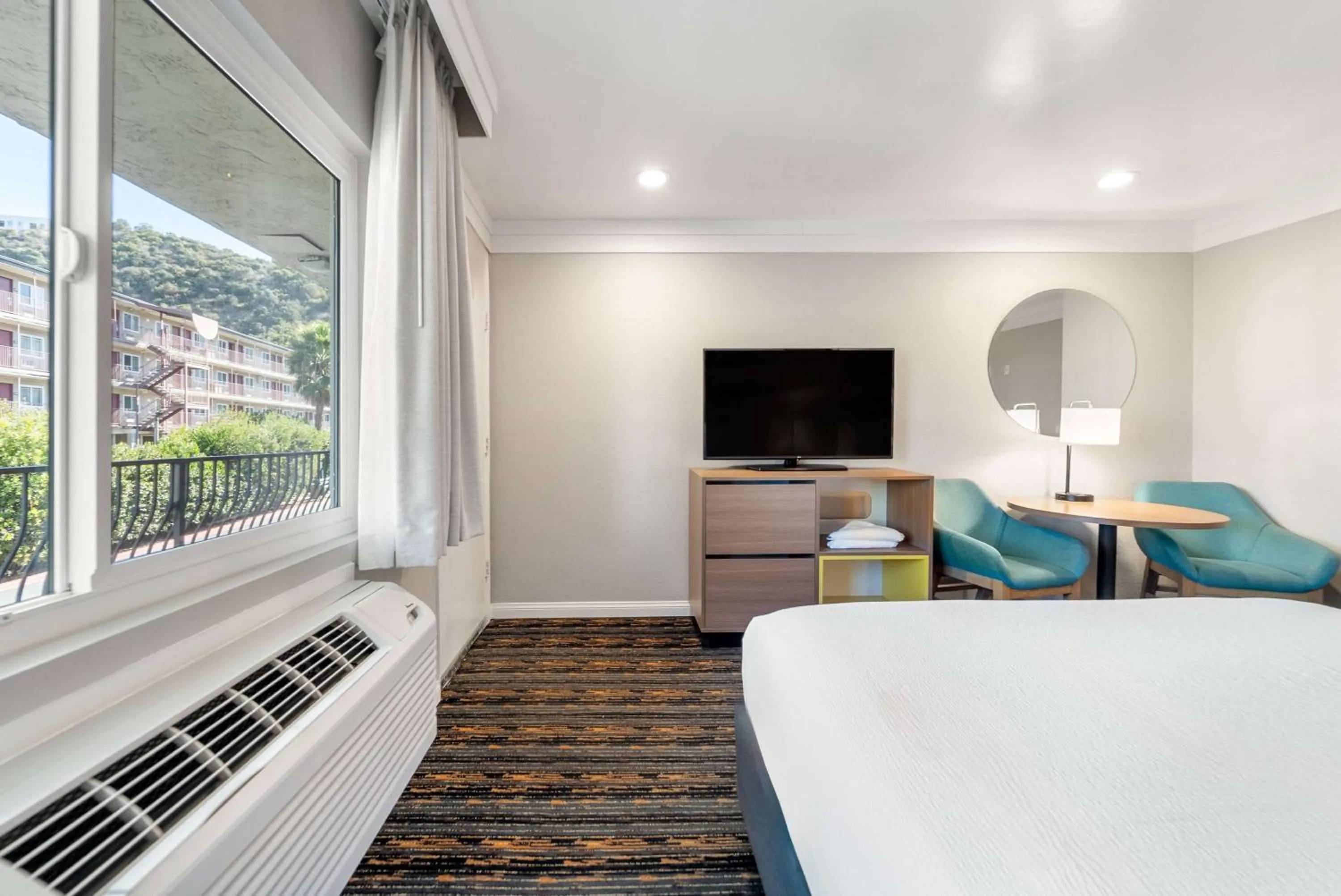 Photo of the whole room, Bed in Days Inn by Wyndham San Diego Hotel Circle