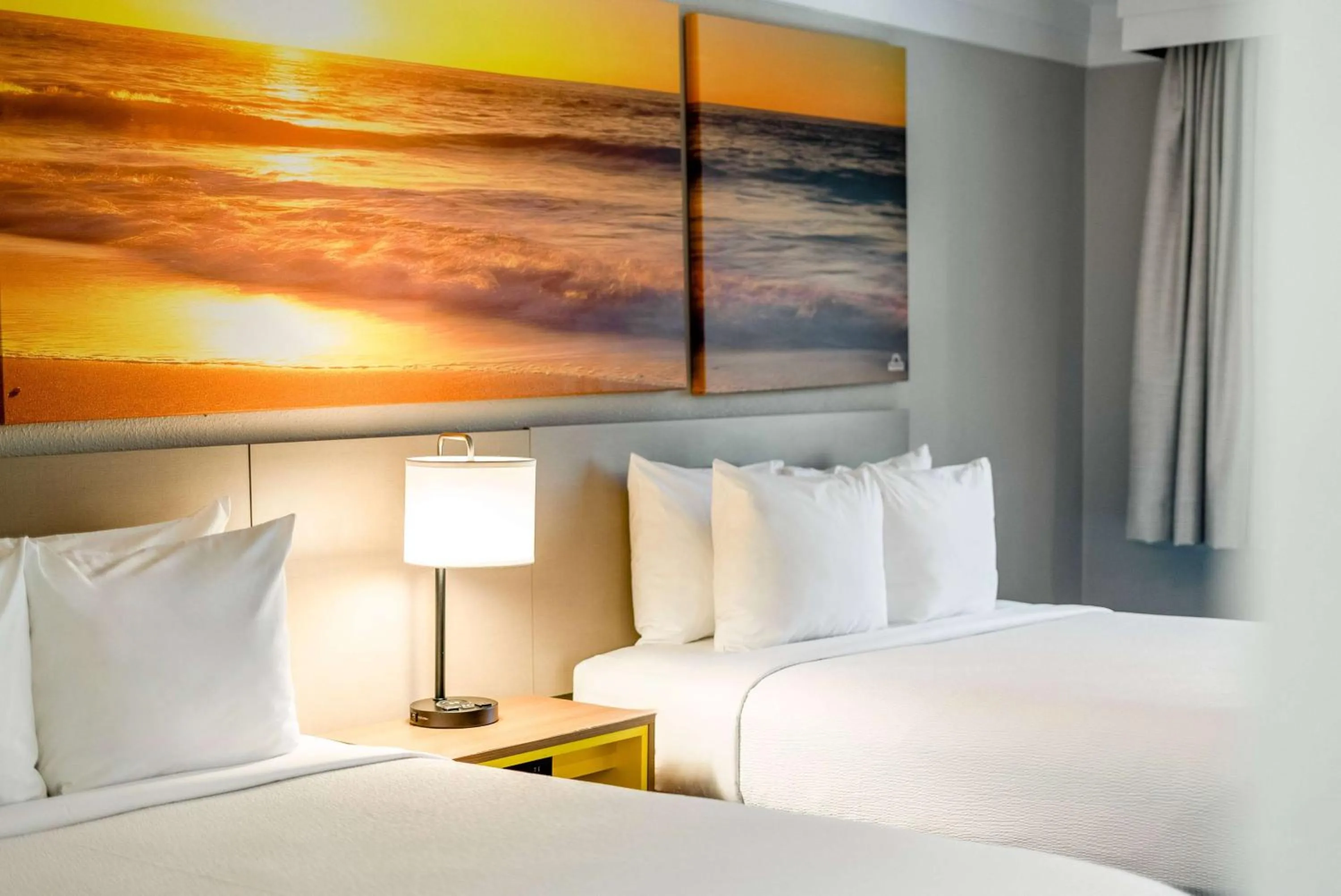 Photo of the whole room, Bed in Days Inn by Wyndham San Diego Hotel Circle